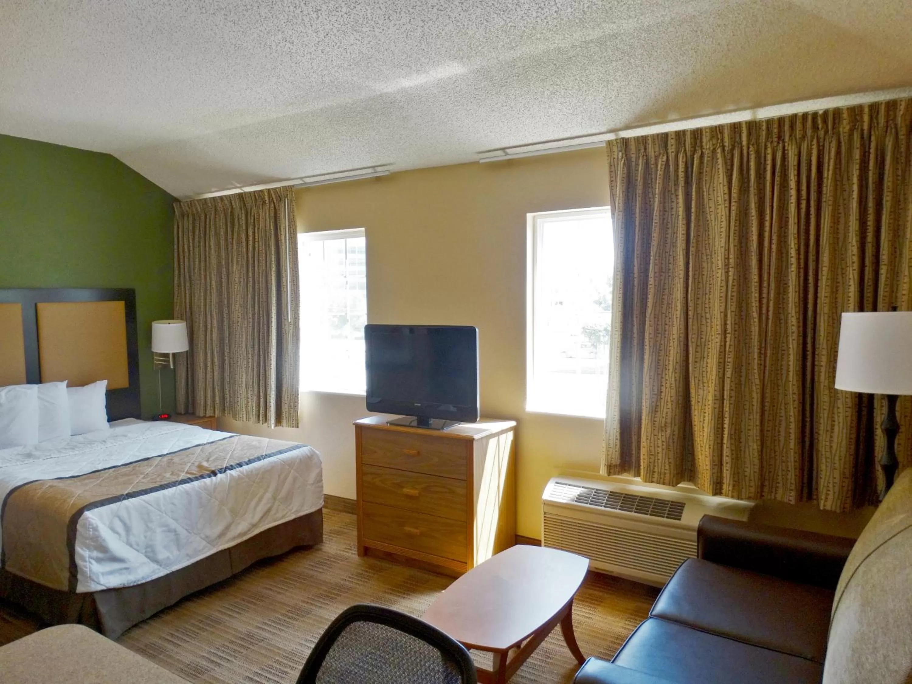 Bed in Extended Stay America Suites - Philadelphia - Malvern - Swedesford Rd