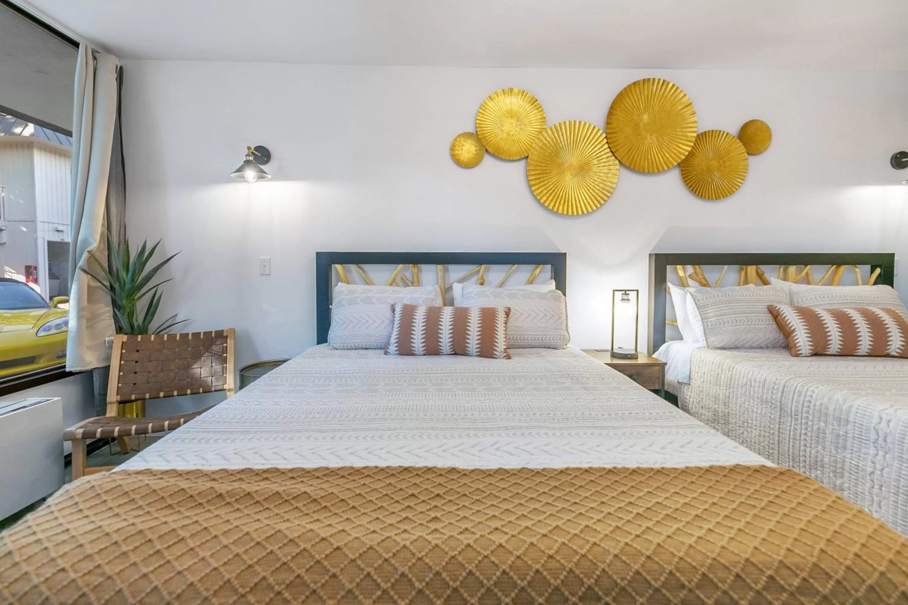 Bed in Candlewick Inn and Suites