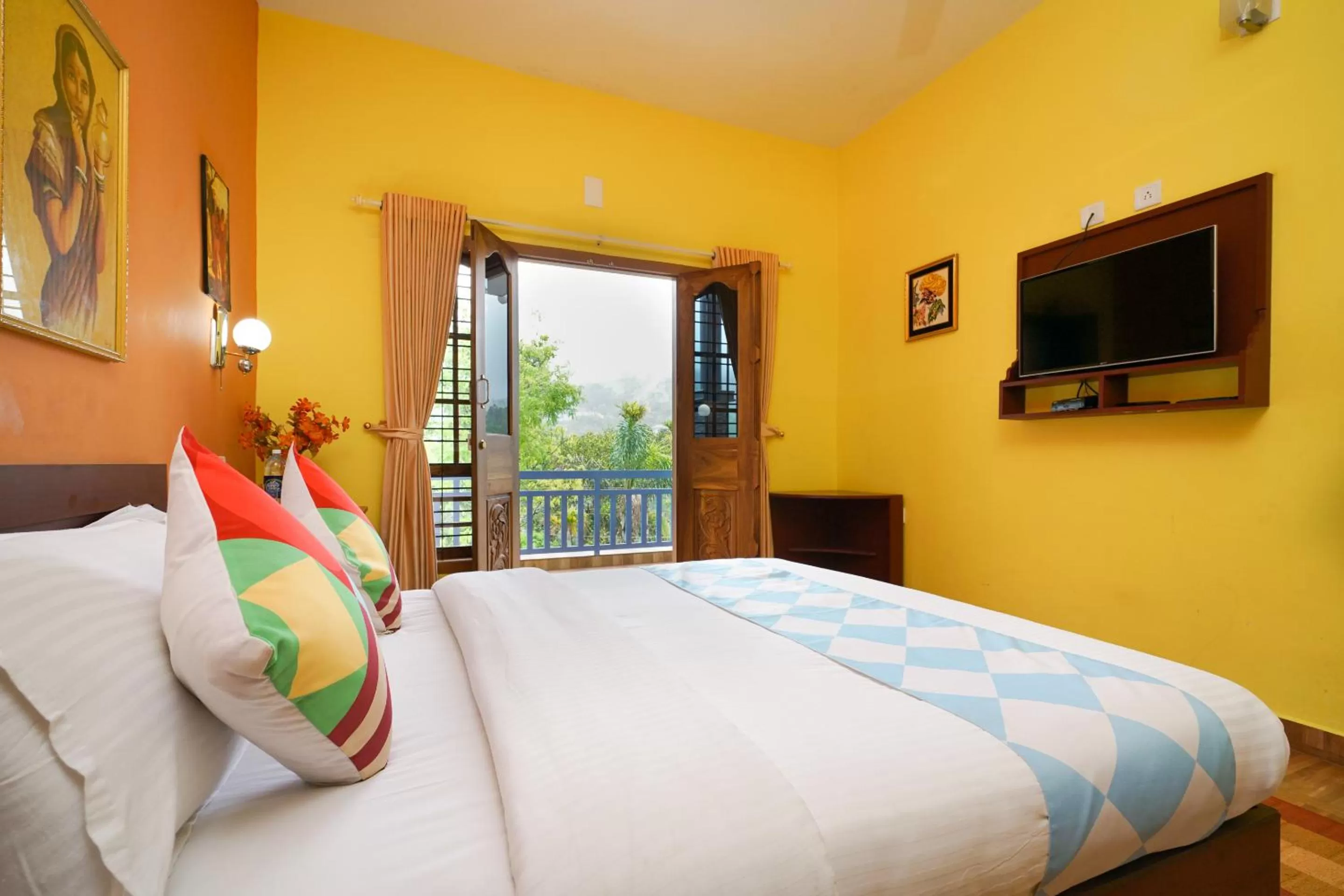 Photo of the whole room, Bed in Munnar Blue Mist