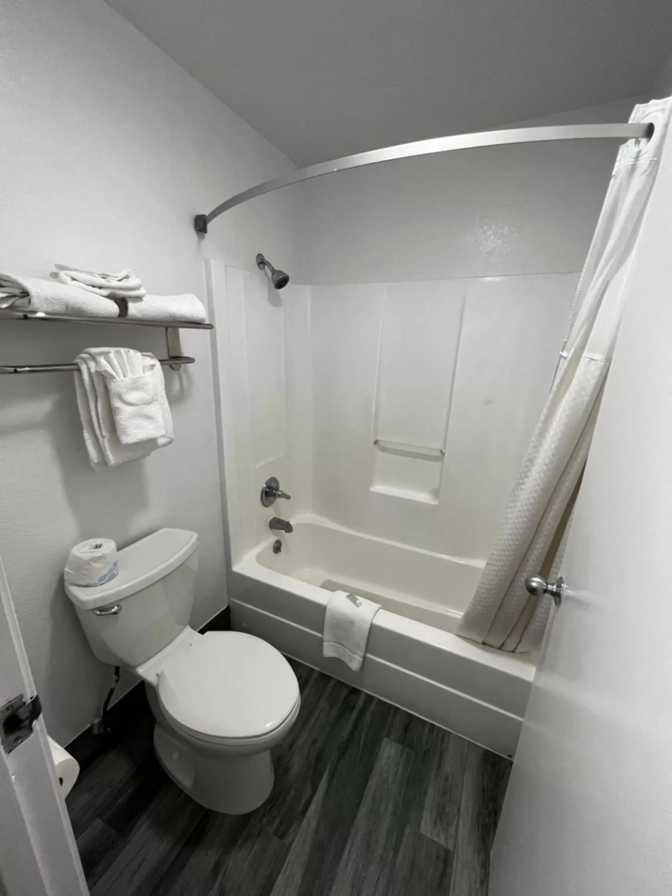 Family Suite with Two Queen Beds - Non-Smoking in Days Inn & Suites by Wyndham Flagstaff Near University Family Suite with Two Queen Beds - Non-Smoking in Days Inn & Suites by Wyndham Flagstaff Near University