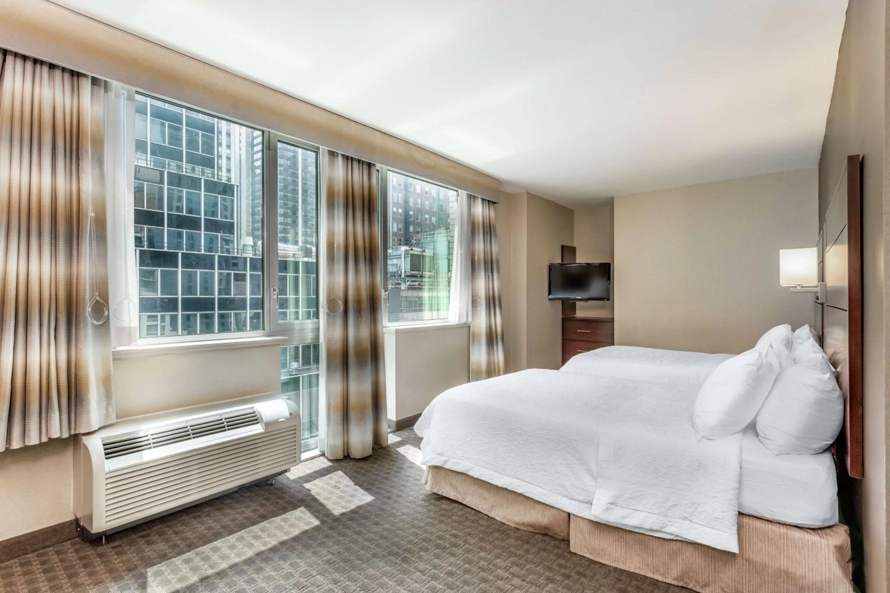 Bed in Hampton Inn Manhattan Grand Central