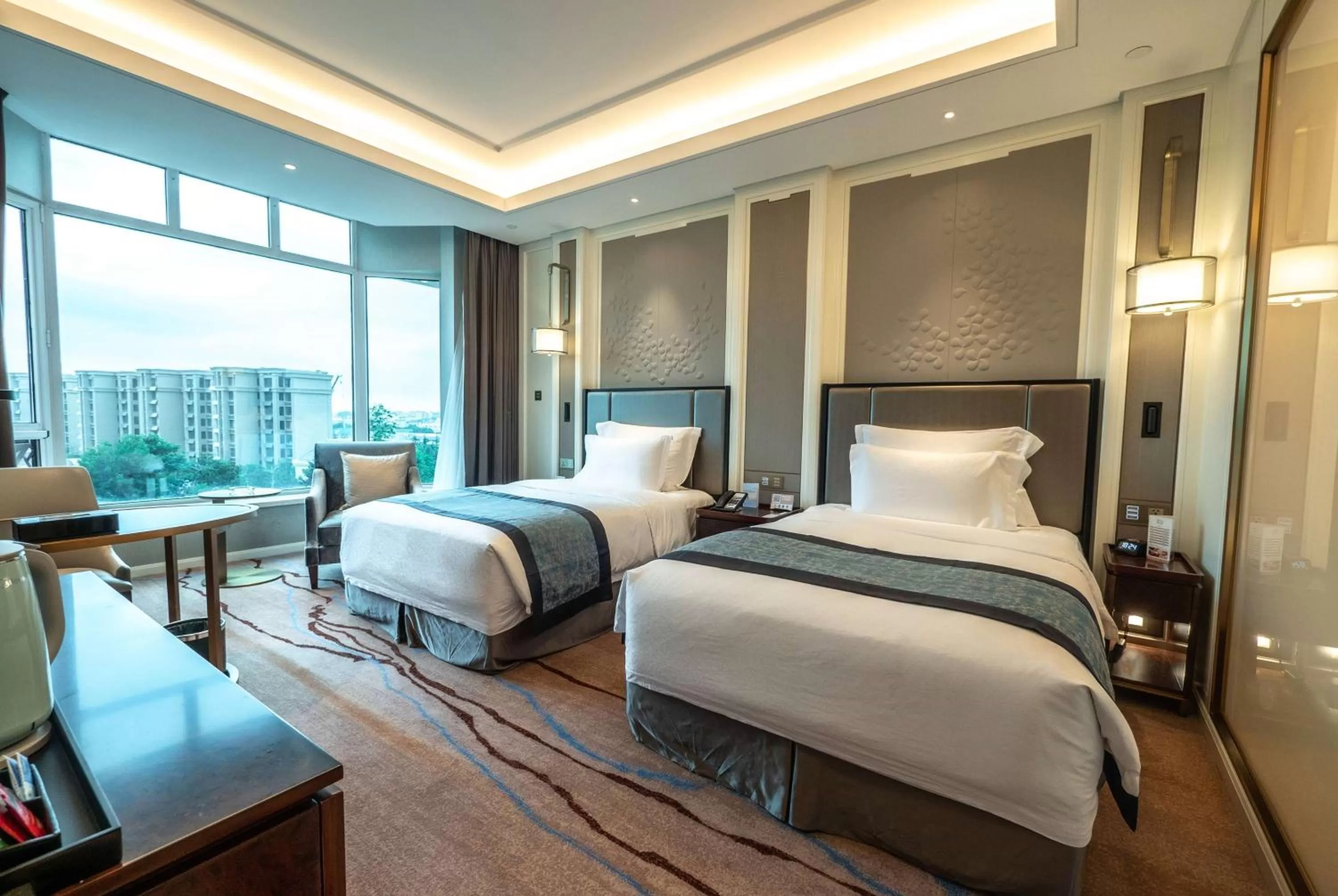 Photo of the whole room, Bed in Wyndham Qingdao l Free Fixed-Time Shuttle Service Between Hotel and Airport & North Railway Station l Outdoor Children's Amusement Park l 1-Hour Play Snooker or Table Tennis
