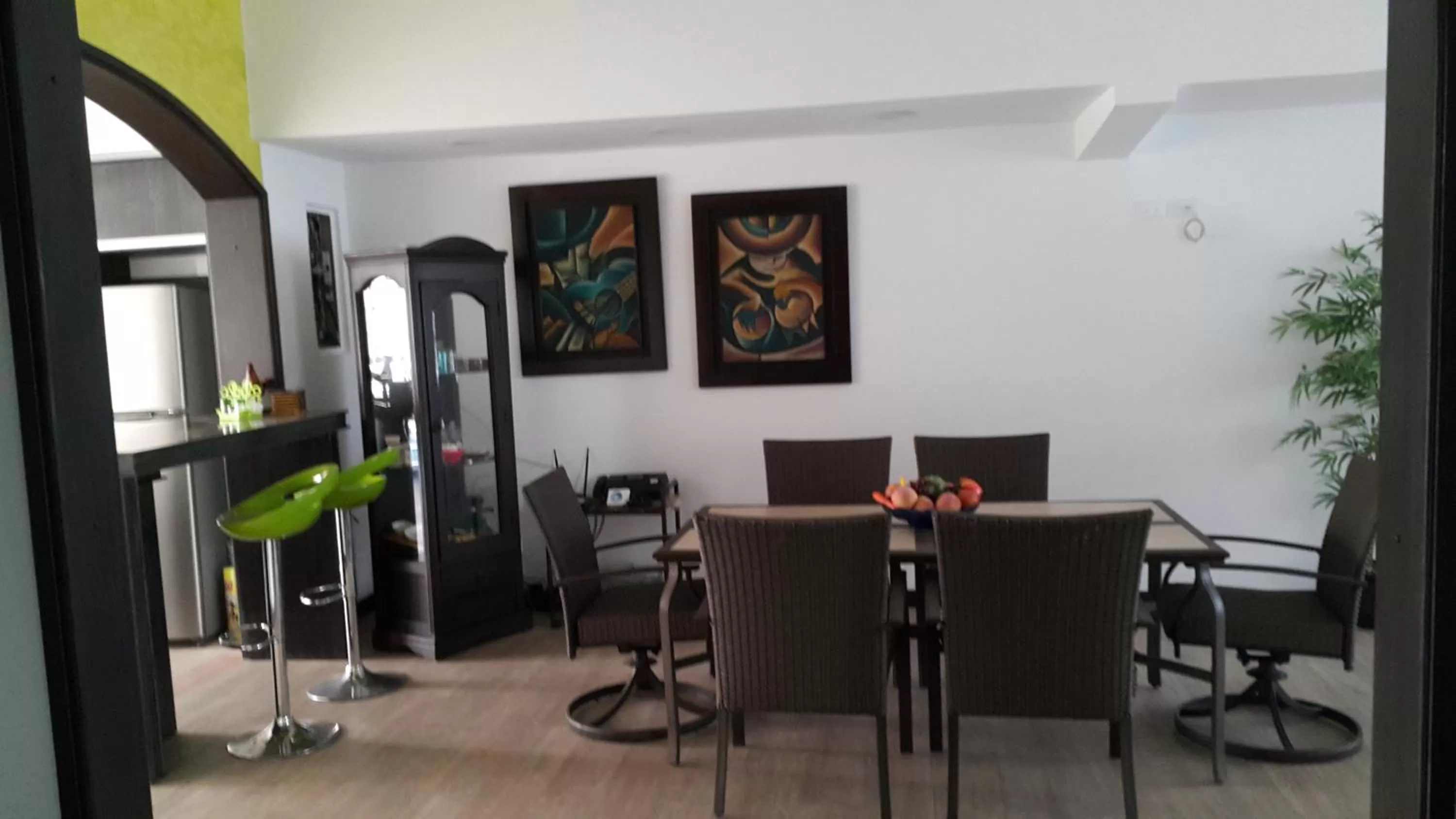 Dining area, Lounge/Bar in Hospedaje Solymar Sarie Bay