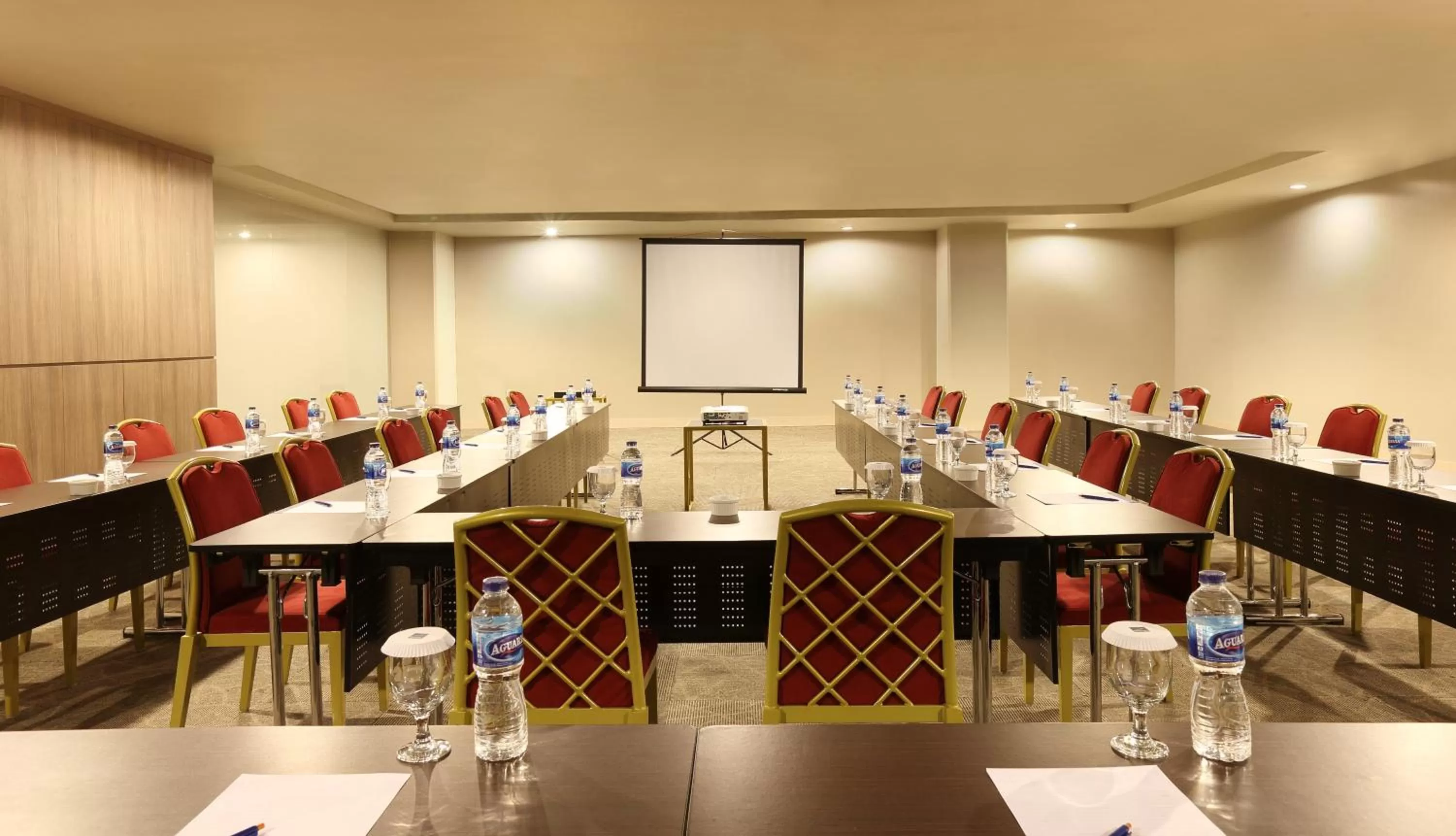 Business facilities in Novotel Jakarta Gajah Mada