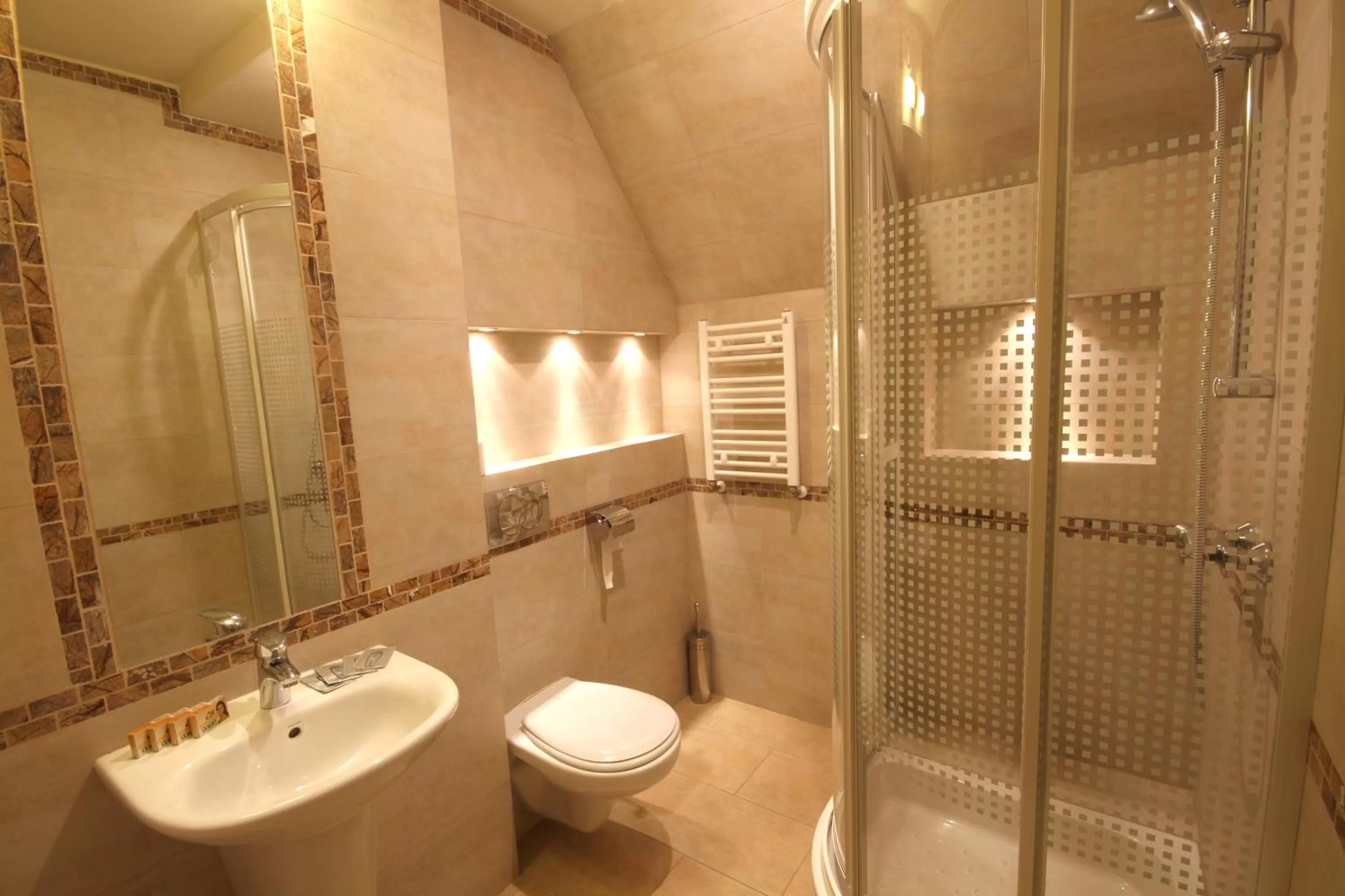 Shower, Bathroom in Centrum Green Hill Business & SPA