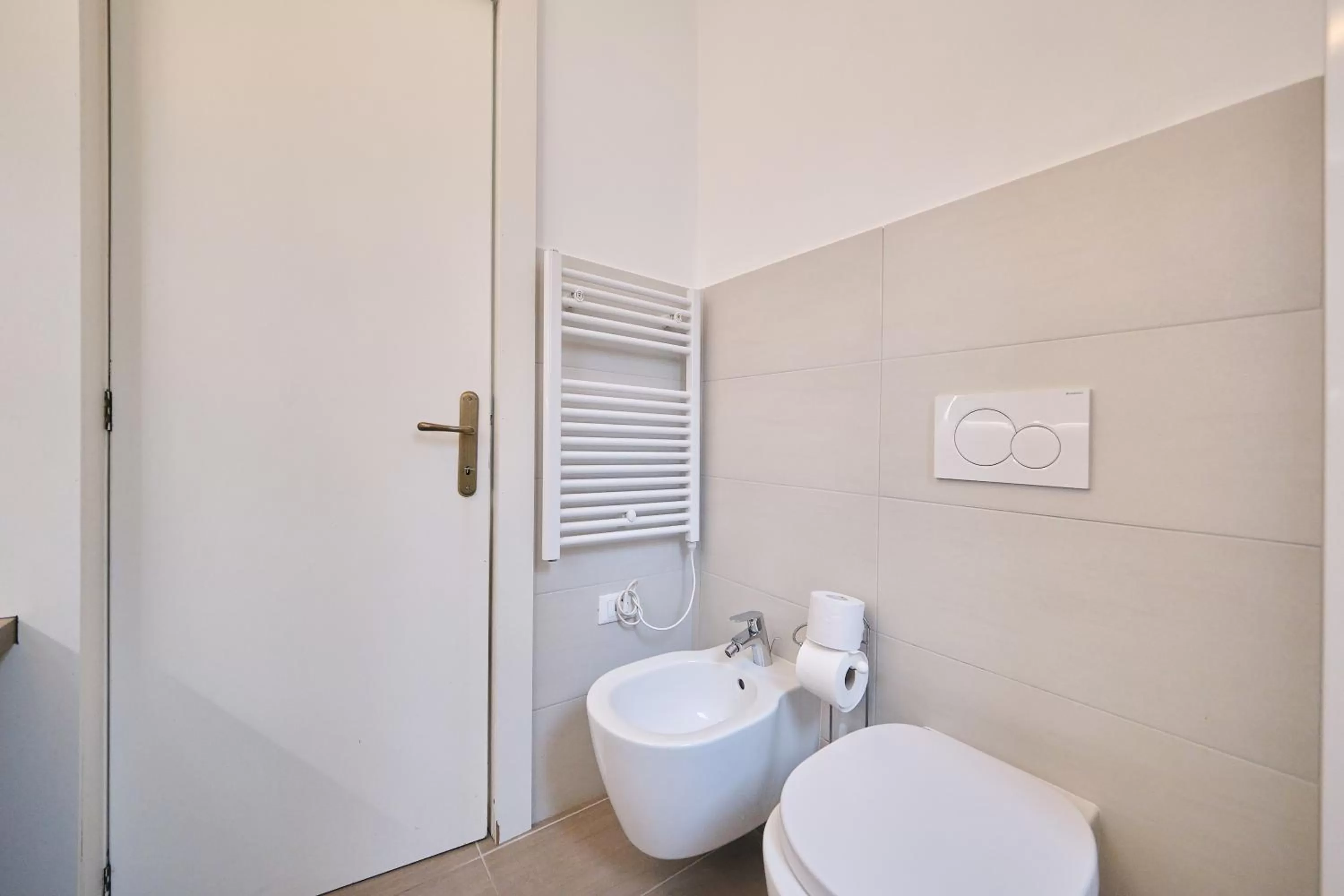 Bathroom in Front Lake Apartment Bardolino