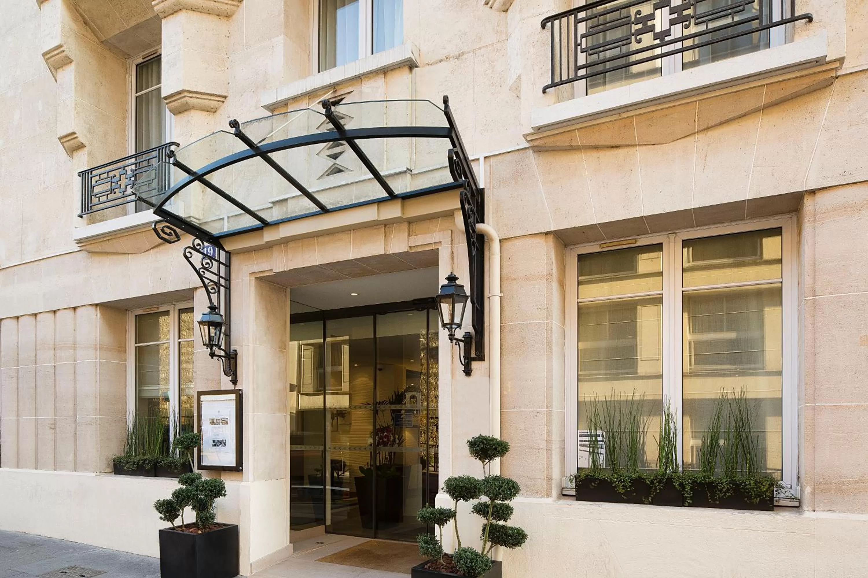 Property building in Hôtel Victor Hugo Paris Kléber