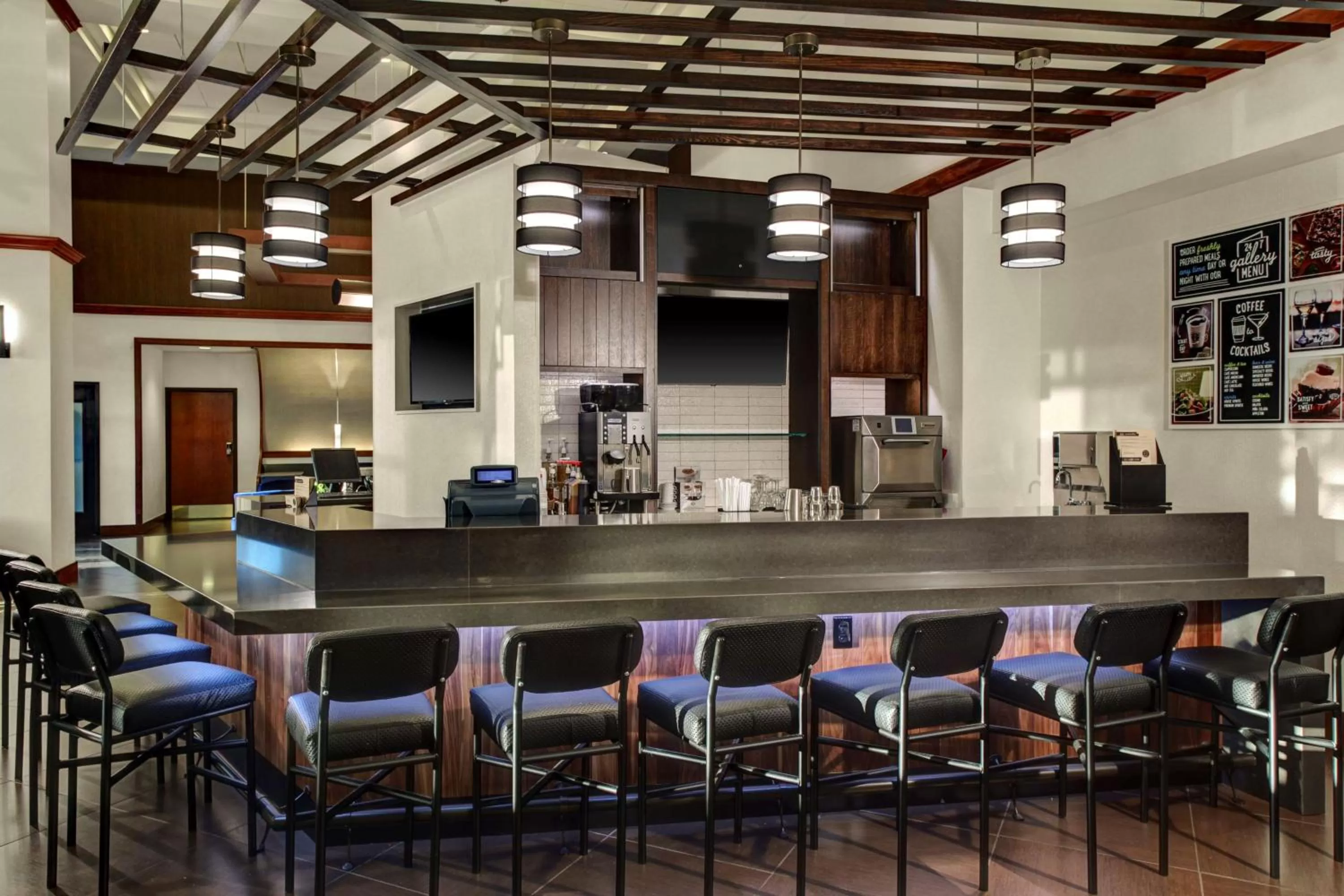 Lounge or bar in Hyatt Place Cincinnati Airport