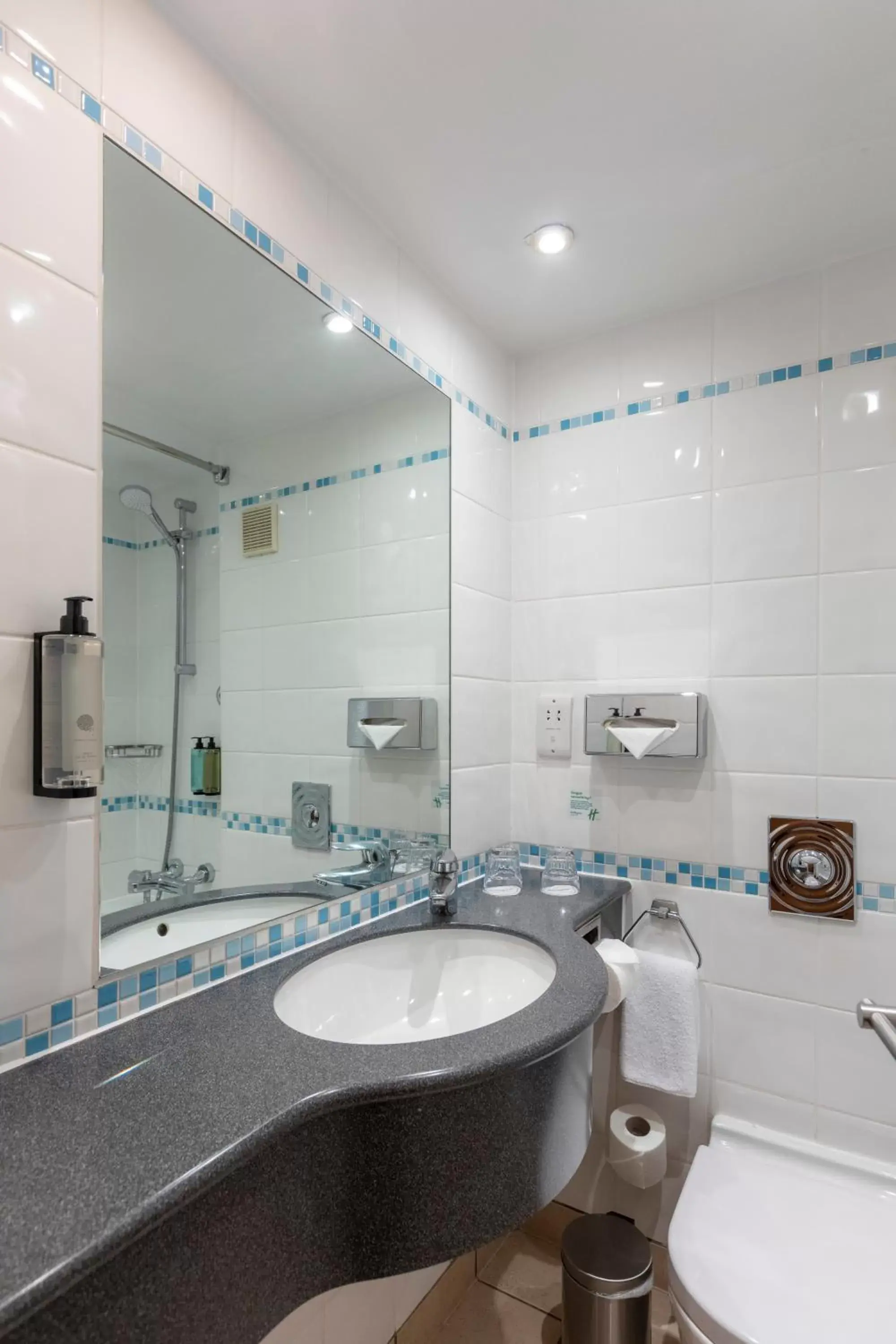 Single Room in Holiday Inn London - Regent's Park, an IHG Hotel Single Room in Holiday Inn London - Regent's Park, an IHG Hotel