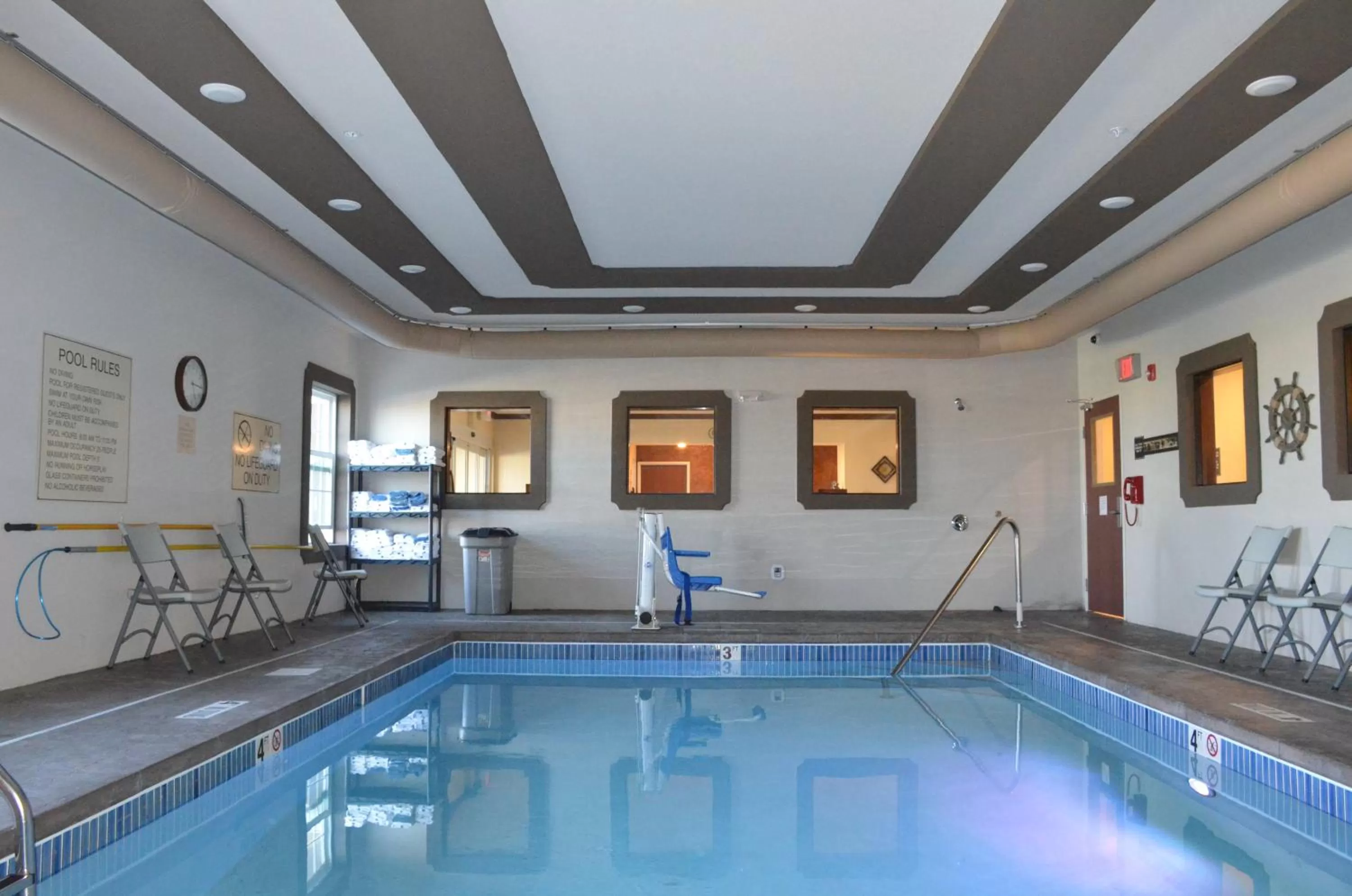 Swimming pool in Sierra Inn Minot