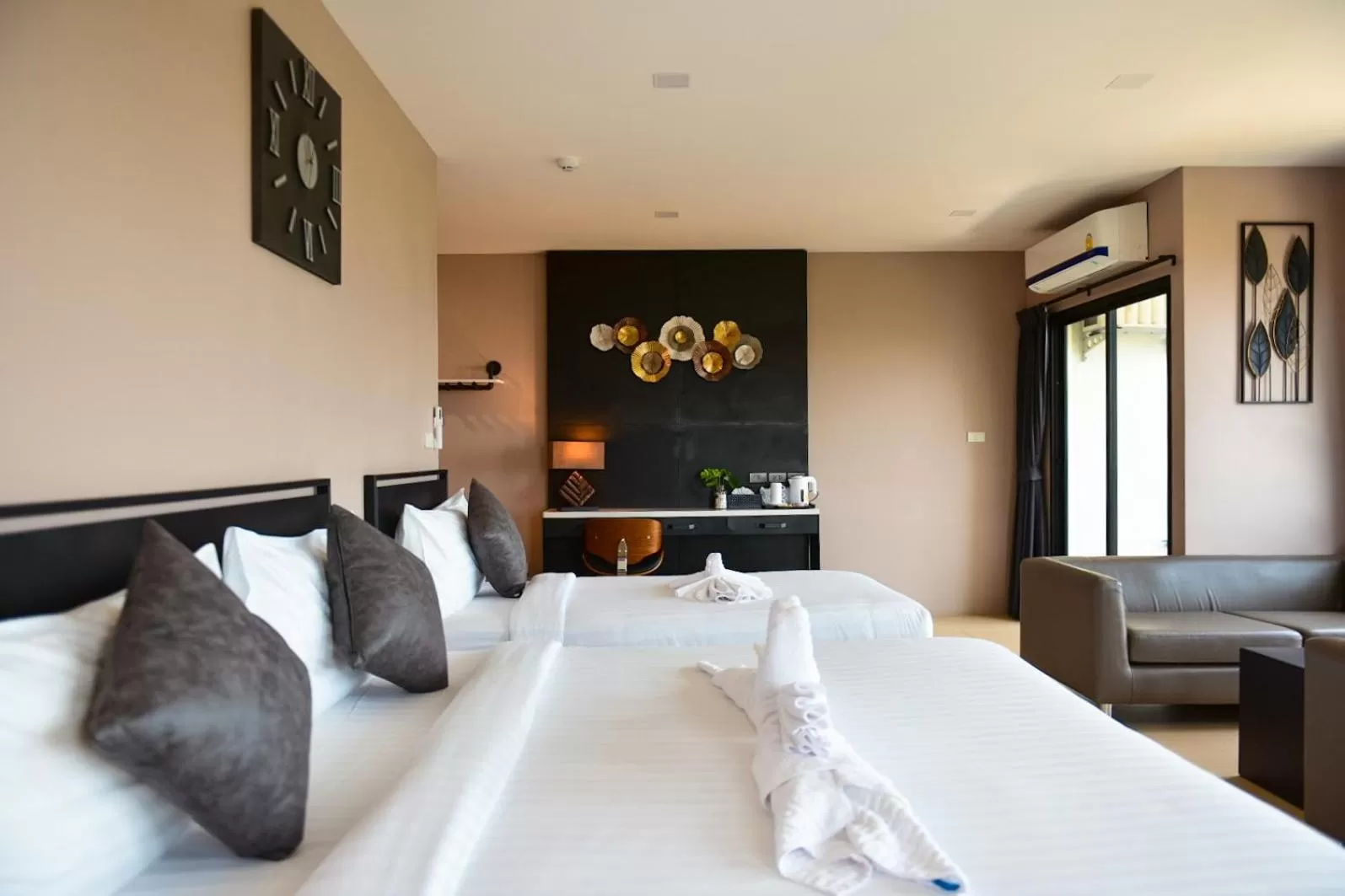 Bed in NORN Rimklong Bangkok Hotel