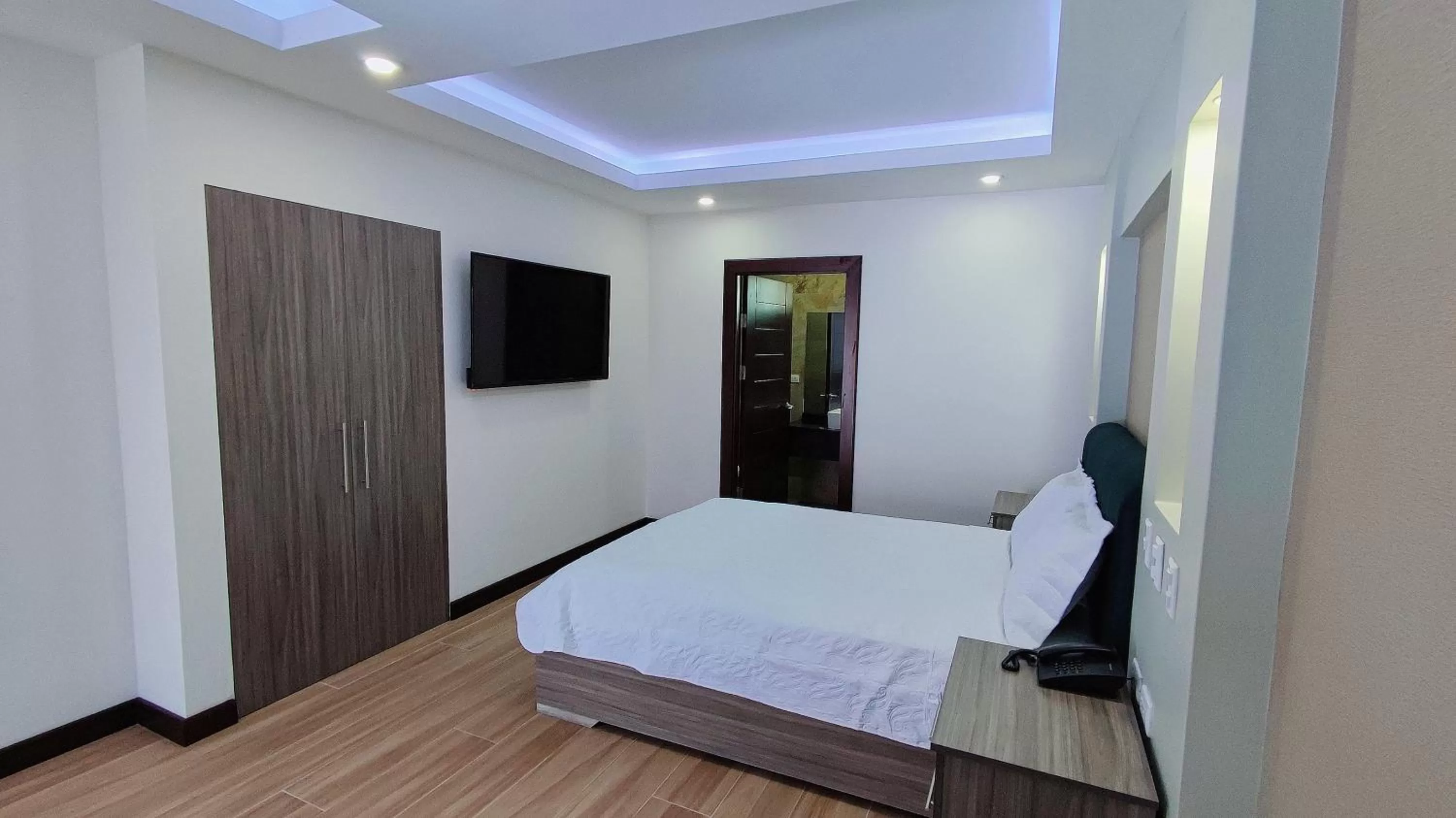 TV and multimedia, Bed in Hotel Cayuga