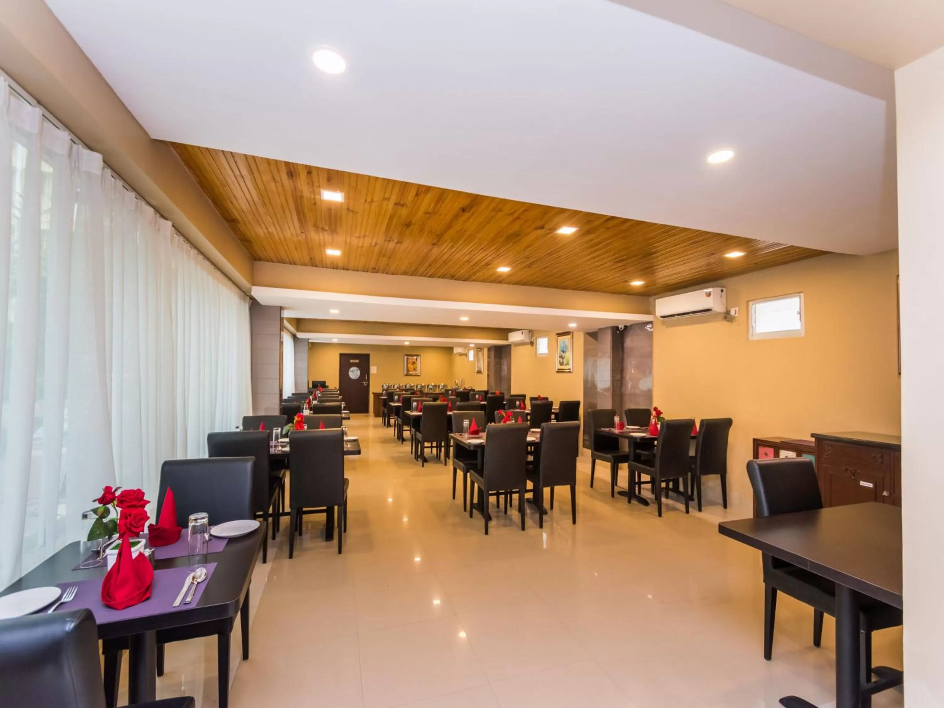 Restaurant/places to eat in Central Courtyard Boutique Hotel