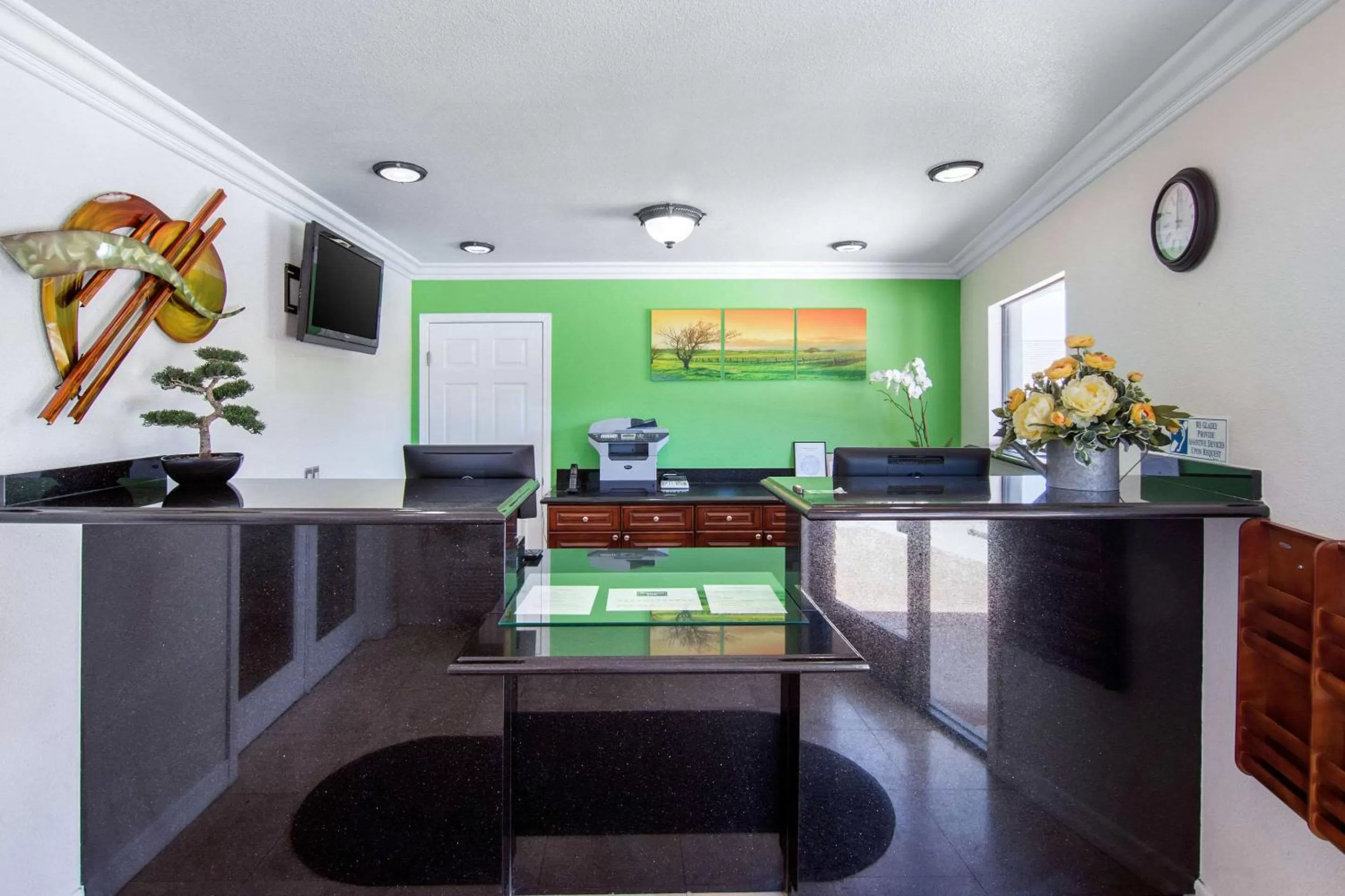 Lobby or reception in Rodeway Inn Adelanto US 395