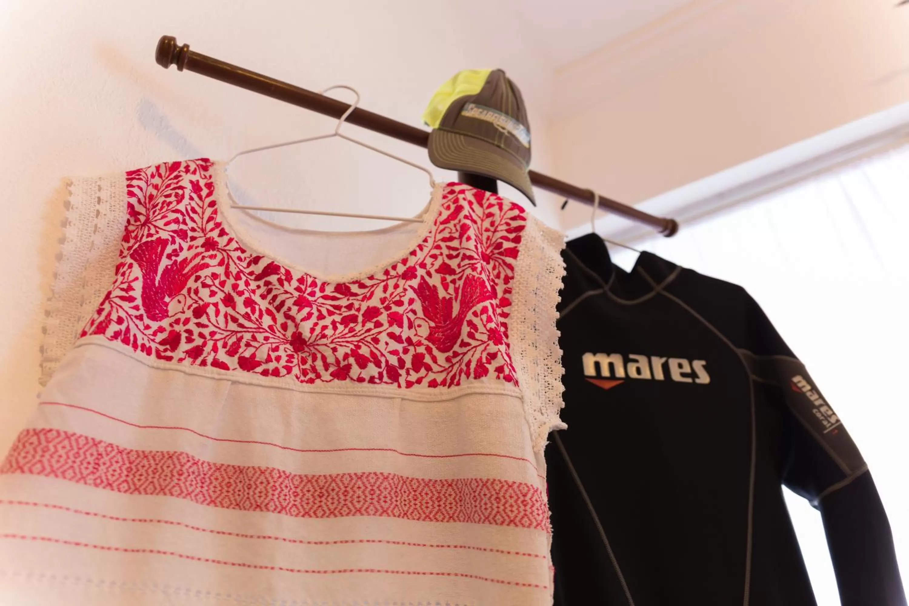 wardrobe in Hotel Villas Colibrí Suites & Bungalows