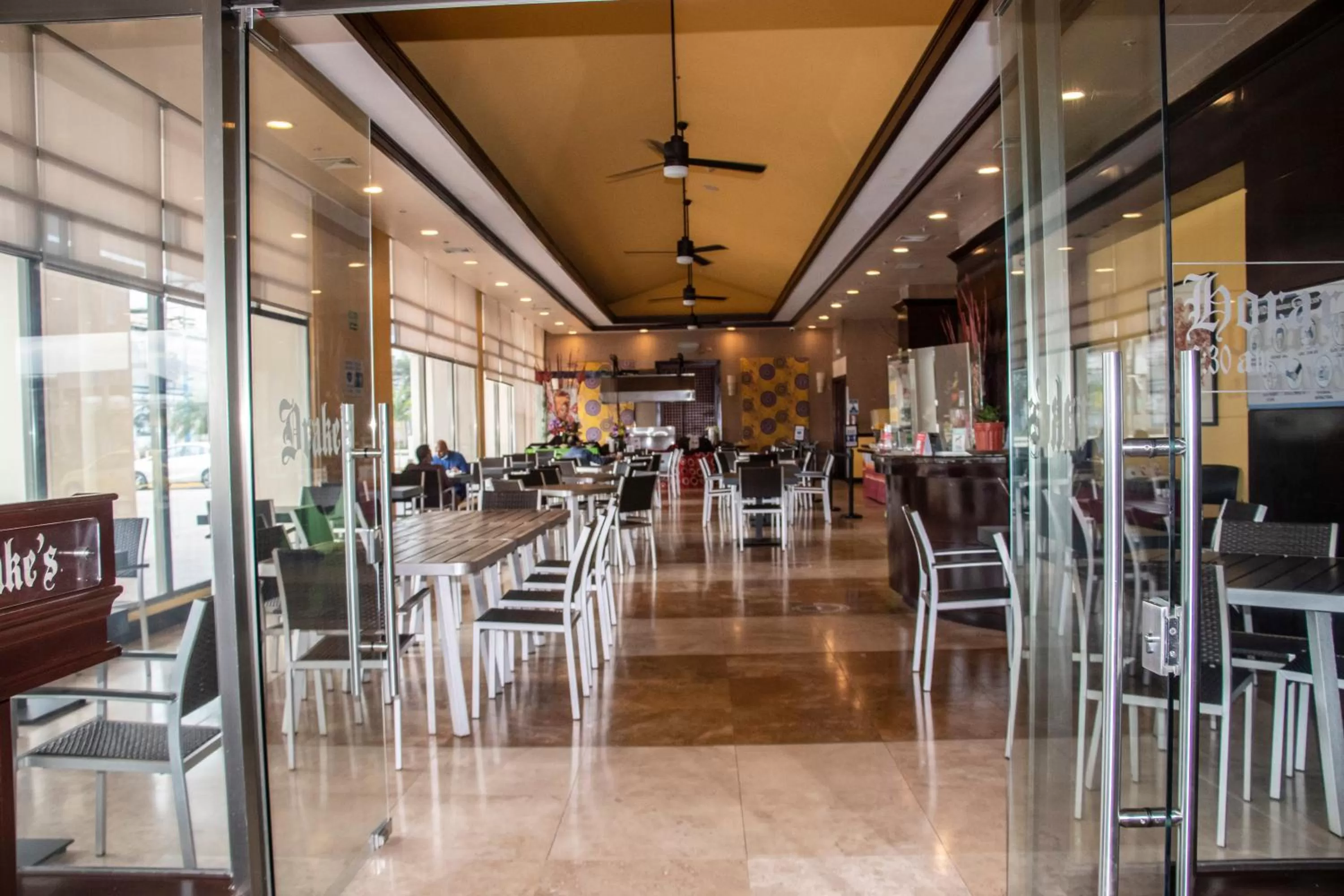 Restaurant/places to eat in Radisson Colon 2,000 Hotel & Casino