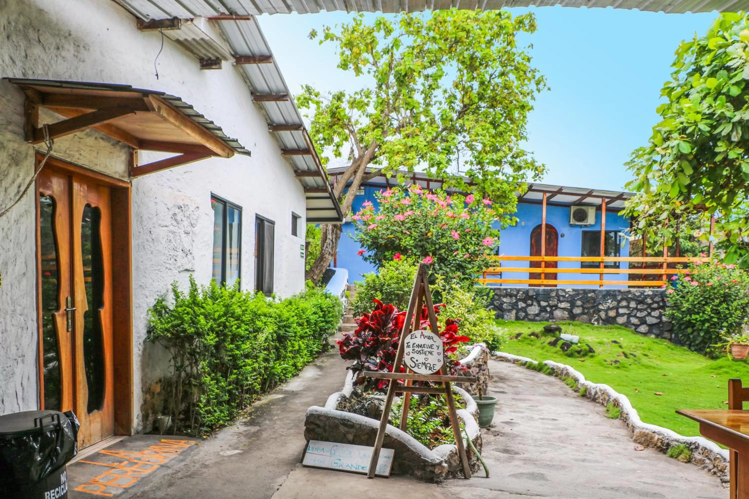 Facade/entrance, Property Building in La Peregrina Galapagos B&B
