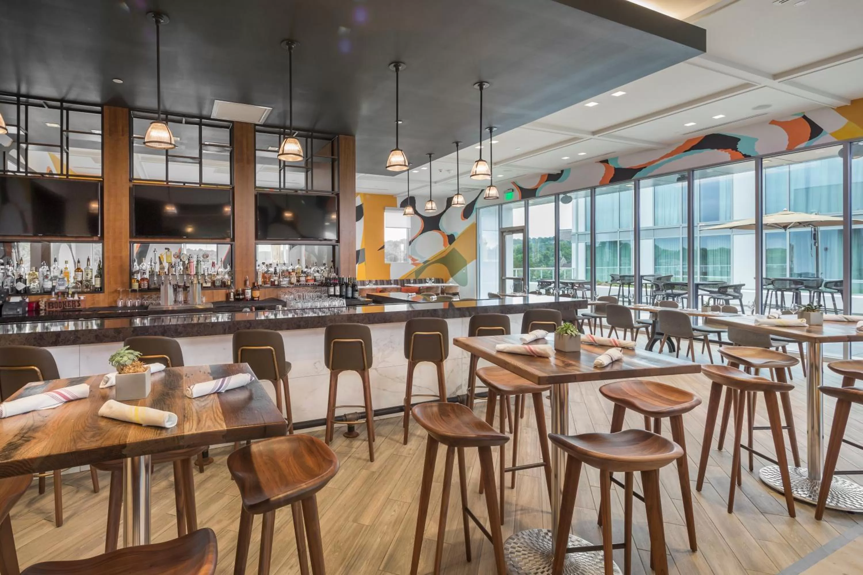 Restaurant/places to eat in The Summit Hotel