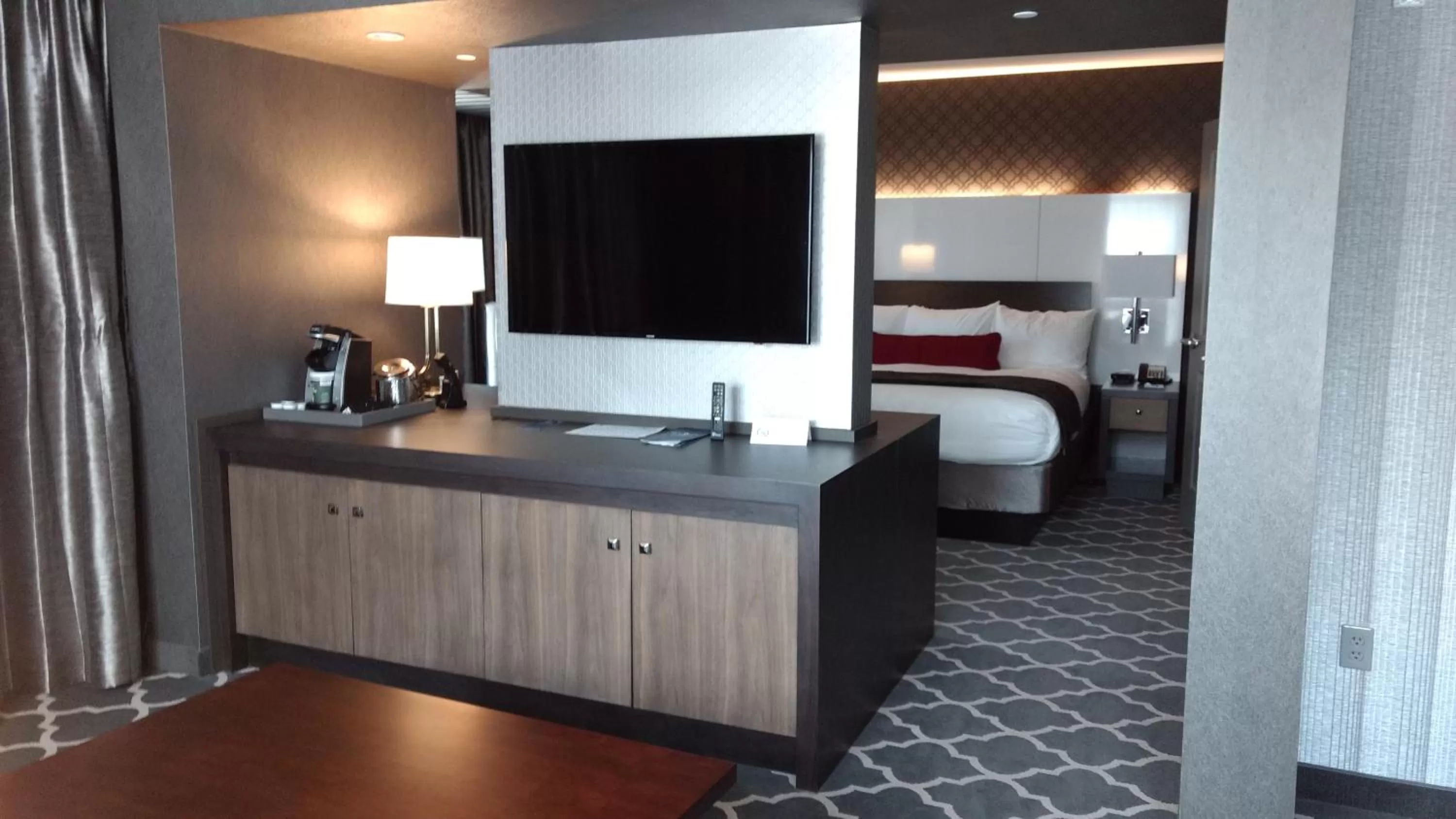 Photo of the whole room, Bed in The Guest House at Graceland