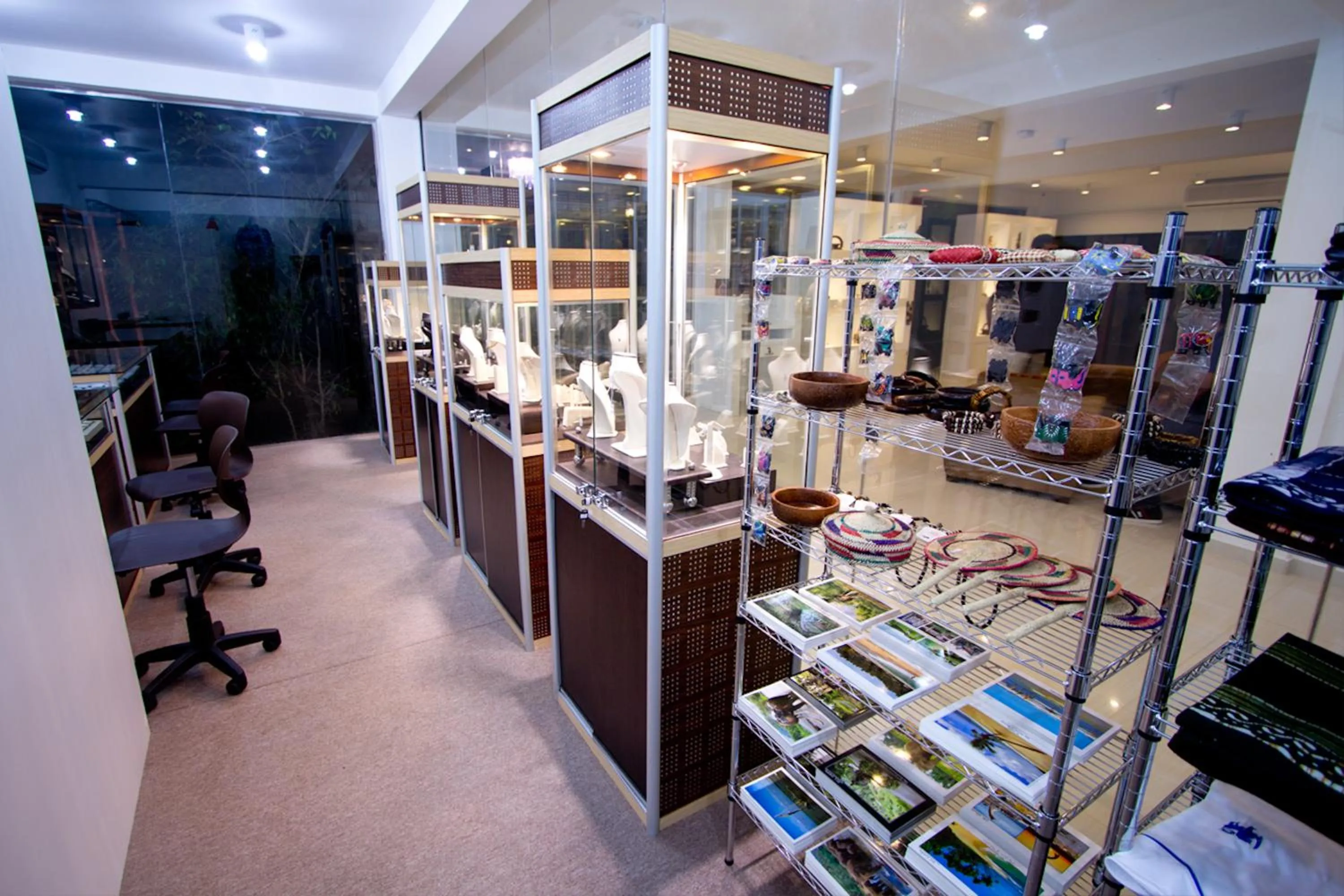 On-site shops in Randholee Resort & Spa