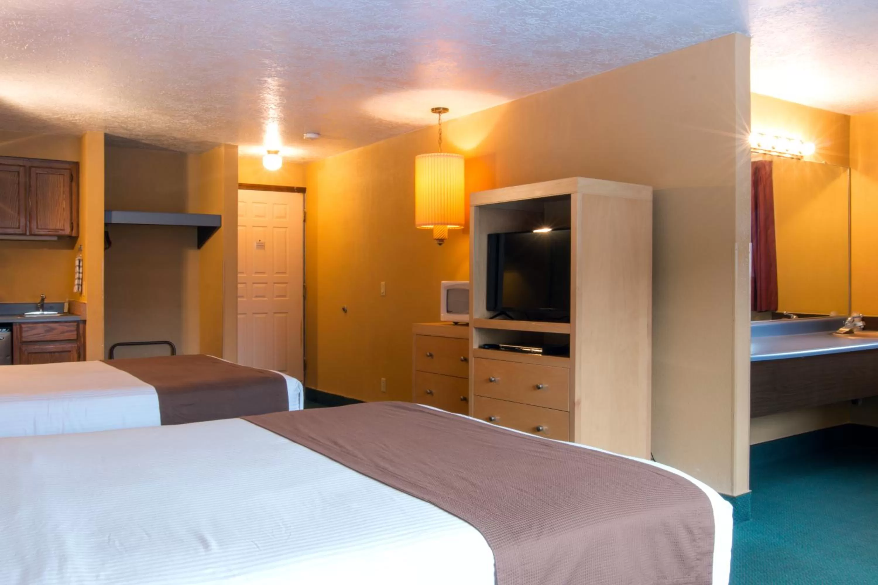 Decorative detail, Bed in Hi Tide Oceanfront Inn