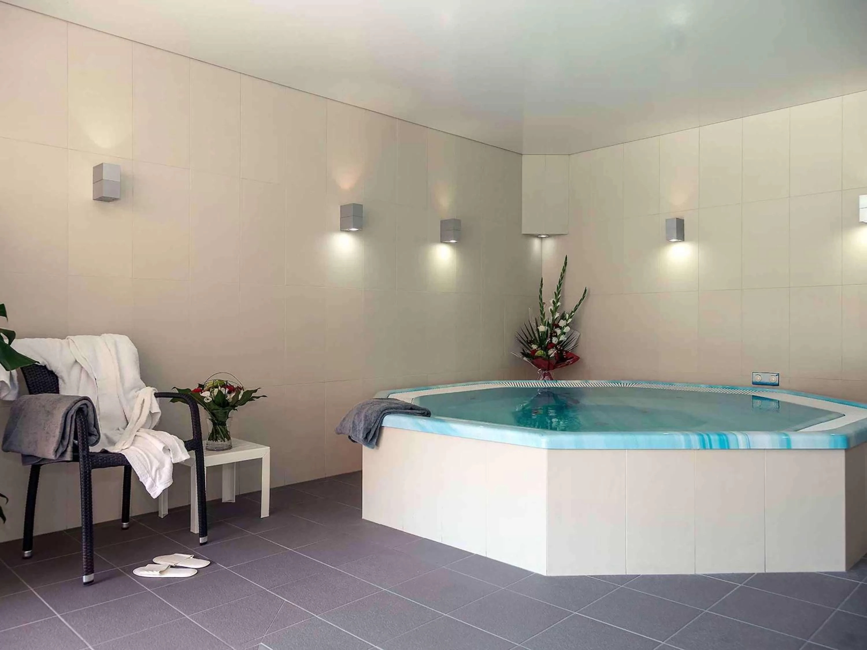 Spa and wellness centre/facilities in Mercure Dinan Port Le Jerzual