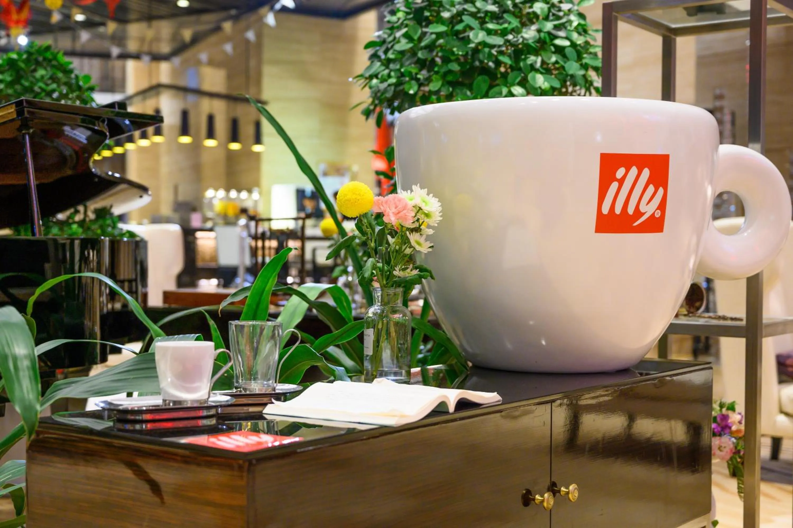 Restaurant/places to eat in Crowne Plaza Huizhou by IHG