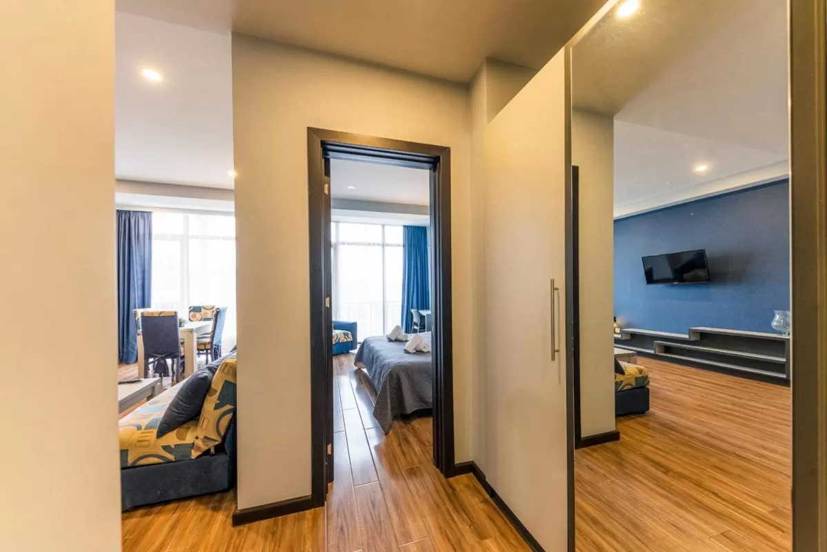 Communal lounge/ TV room, Bed in Sani Apart Hotel