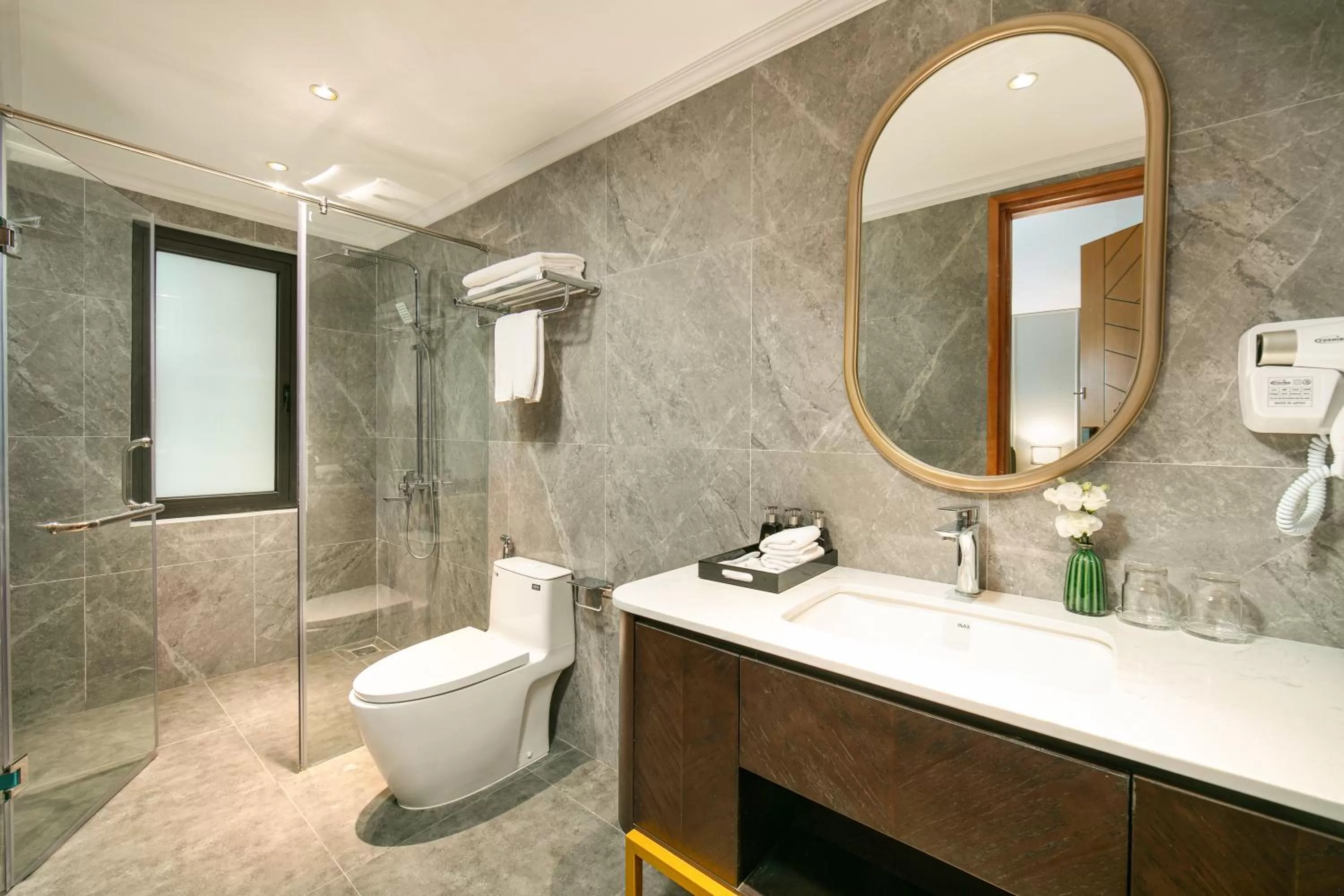 Bathroom in MAY DE VILLE Lakeside Hotel