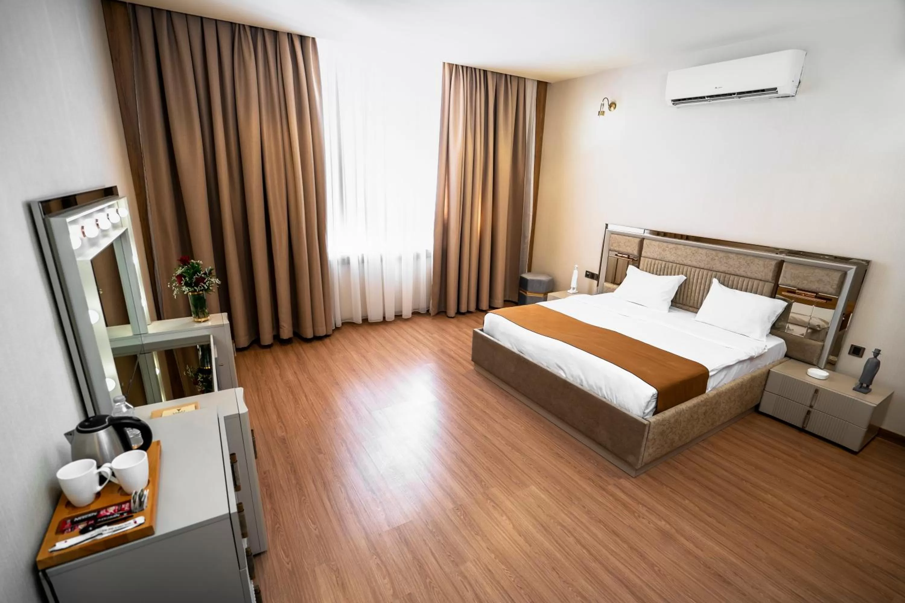 Bedroom, Bed in Al Yarmouk International Hotel