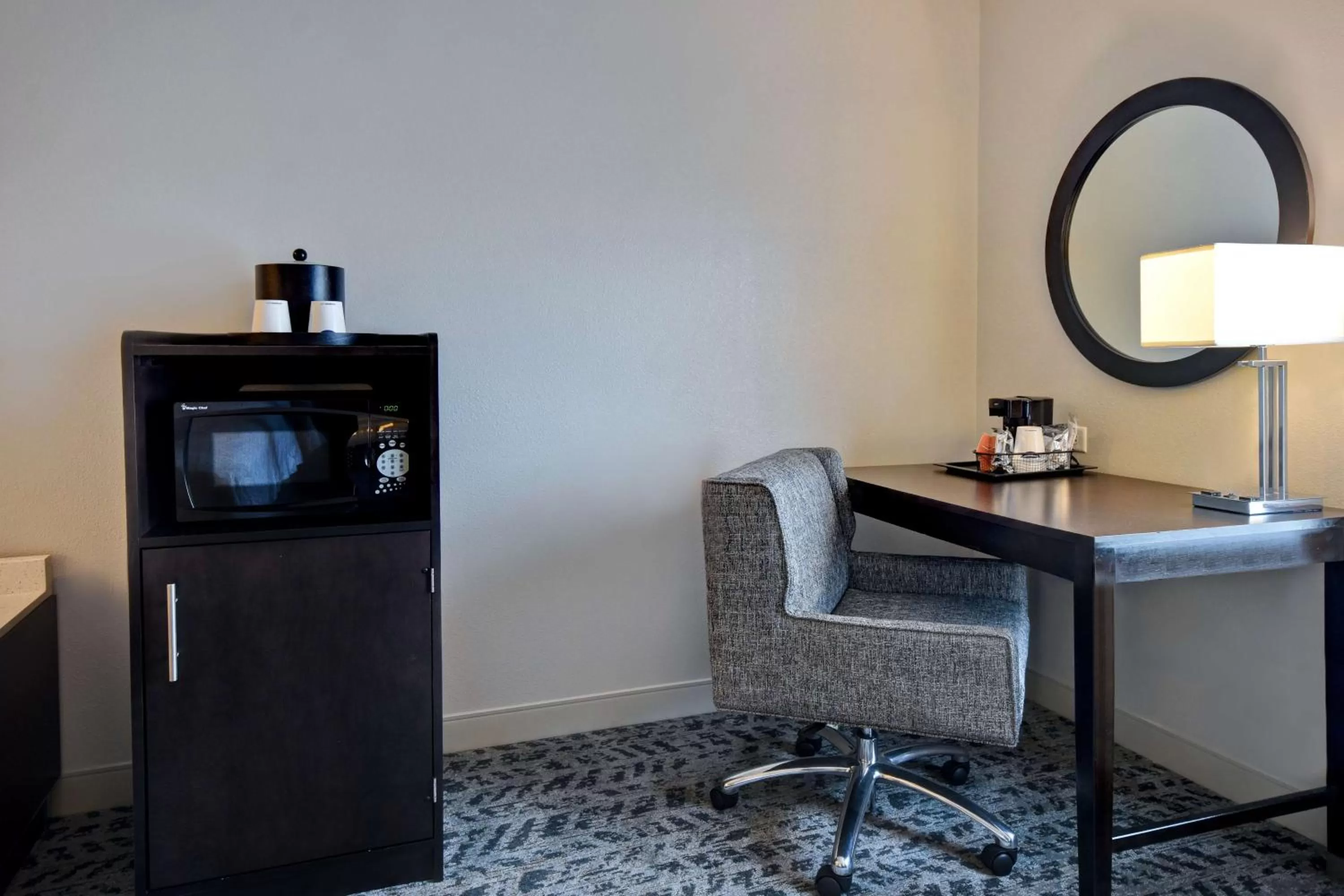 Bedroom in Hampton Inn & Suites Columbia South Fort Meade Area