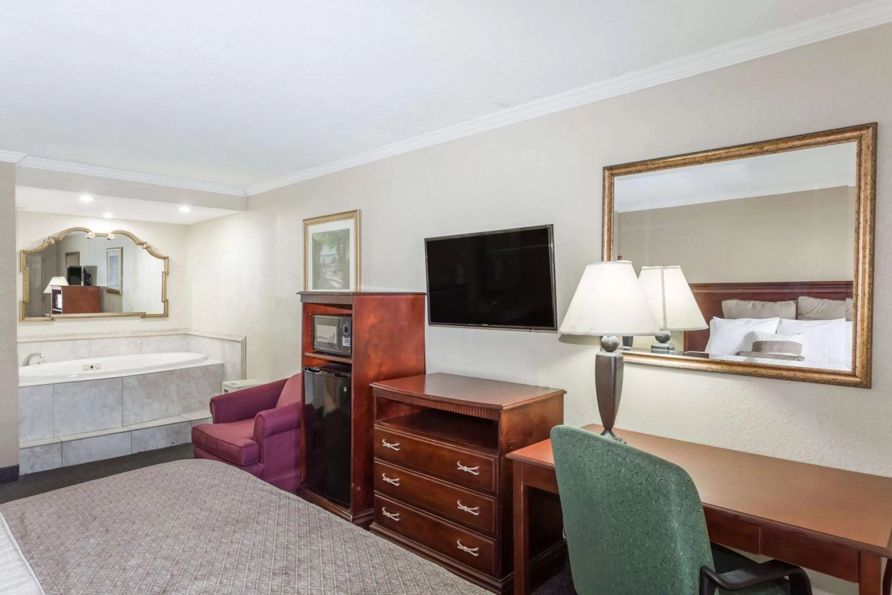 Photo of the whole room, Bed in Days Inn by Wyndham Destin