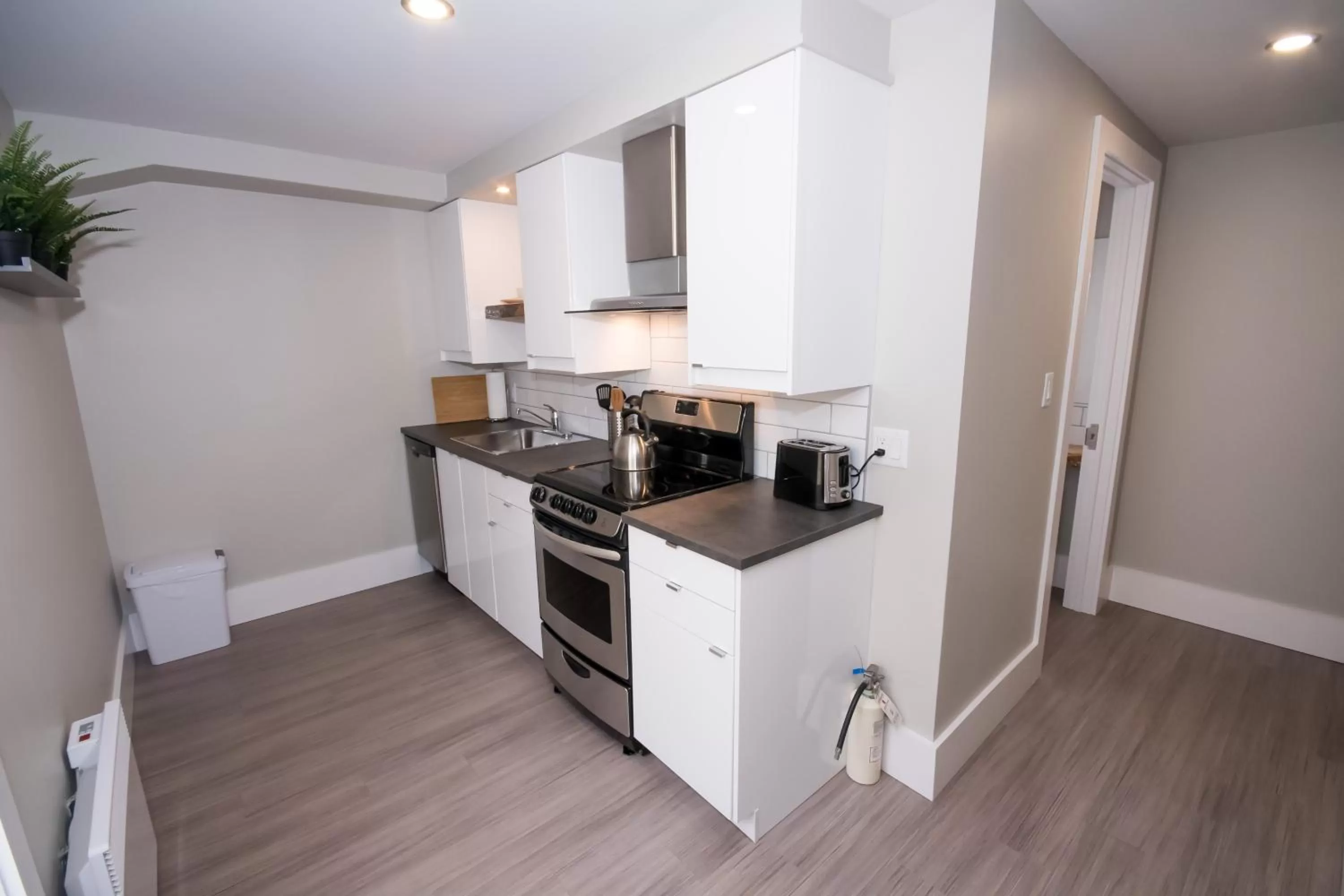 Coffee/tea facilities in Morel Executive Suites