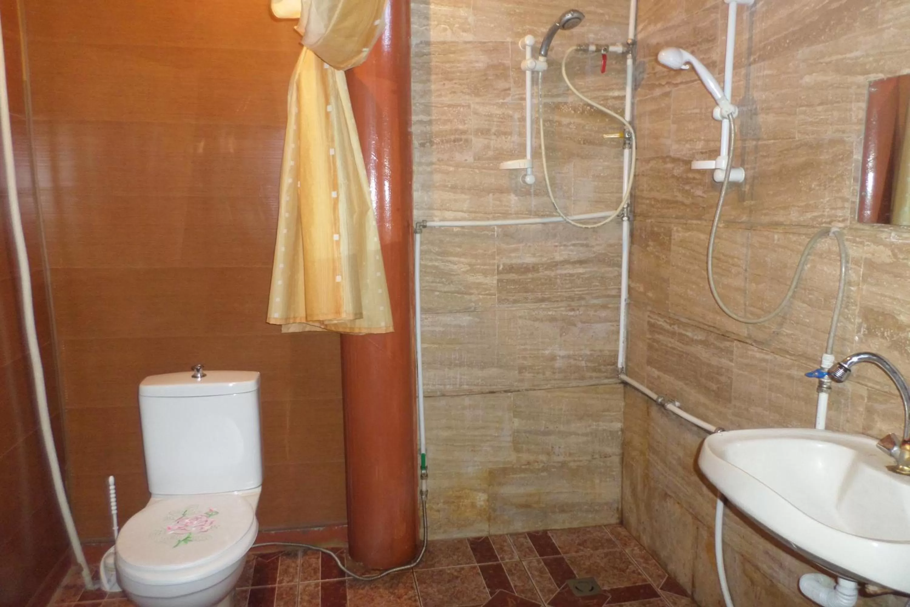 Shower, Bathroom in Spandaryan House