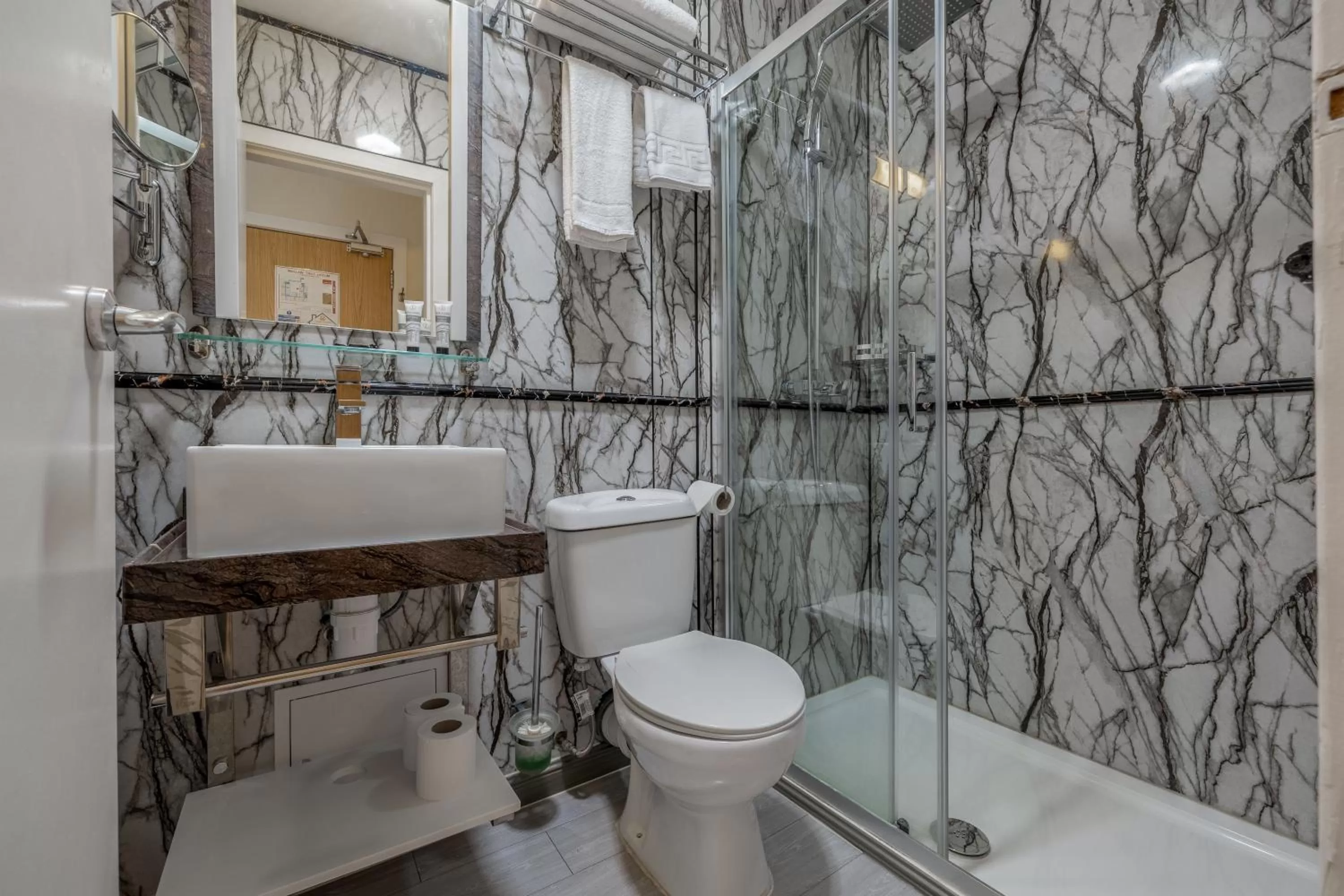 Bathroom in Muthu Fort William Hotel