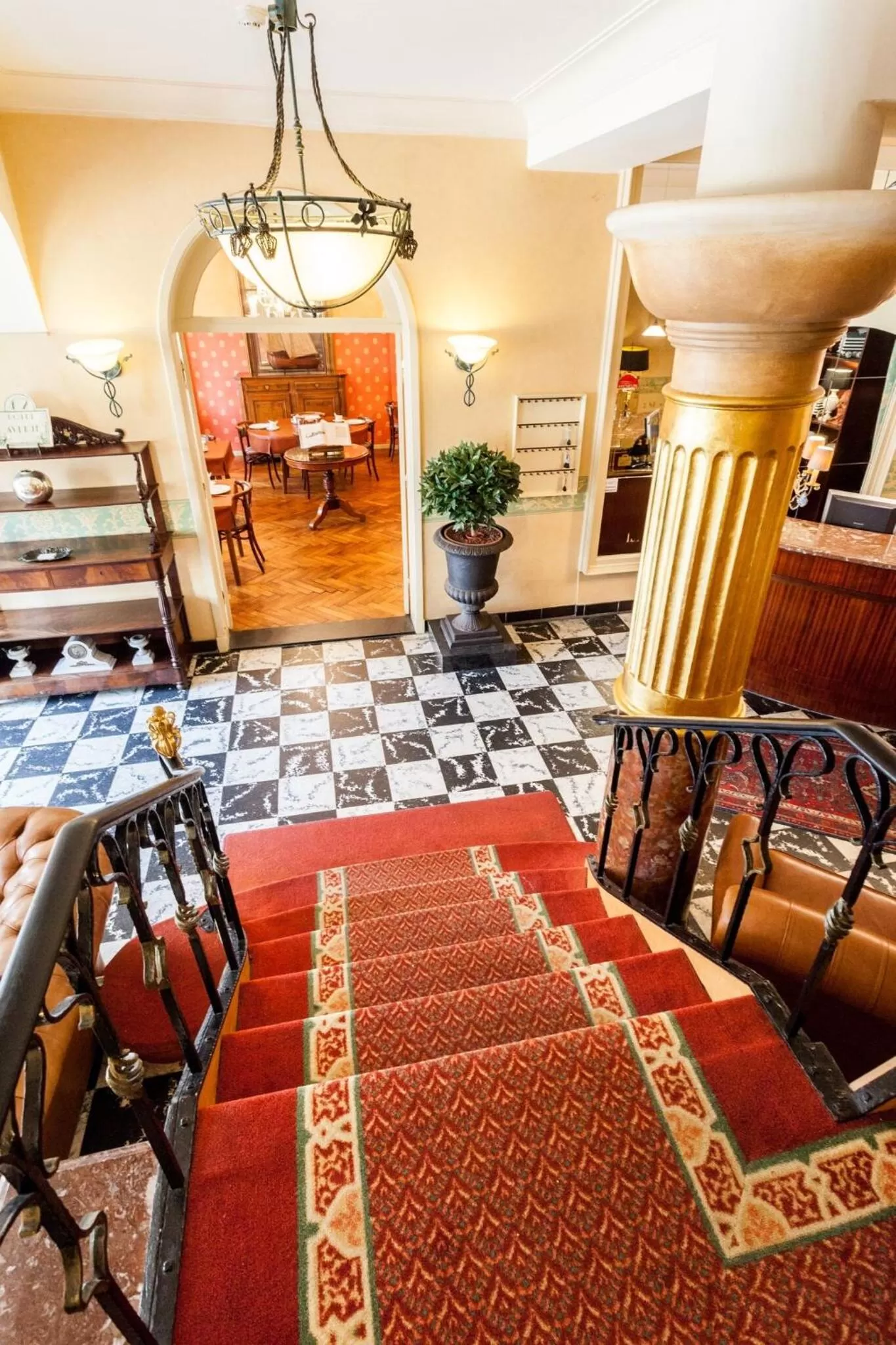 Lobby or reception in Avenue Hotel by F-Hotels