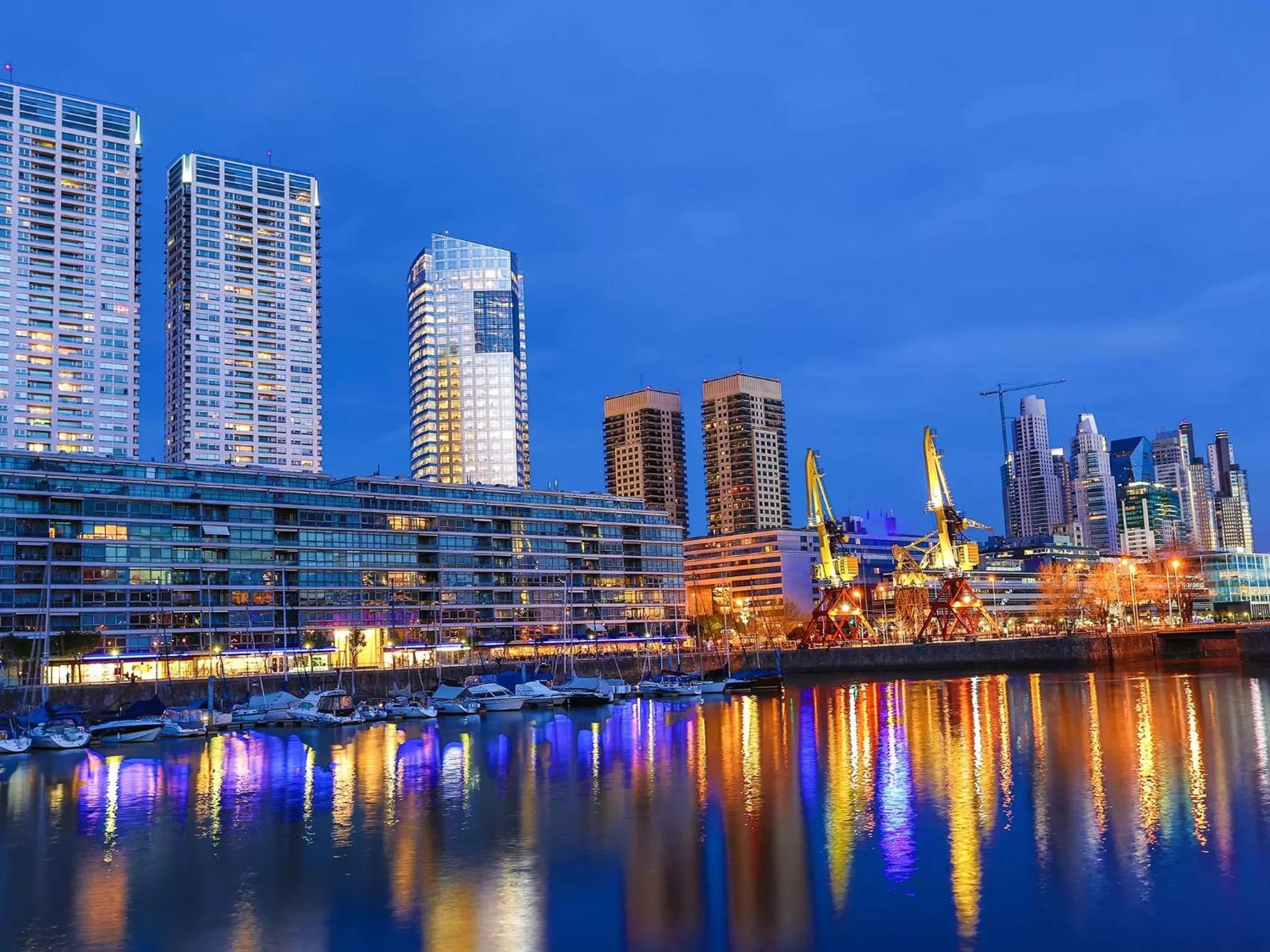 Nearby landmark in HTL City Baires