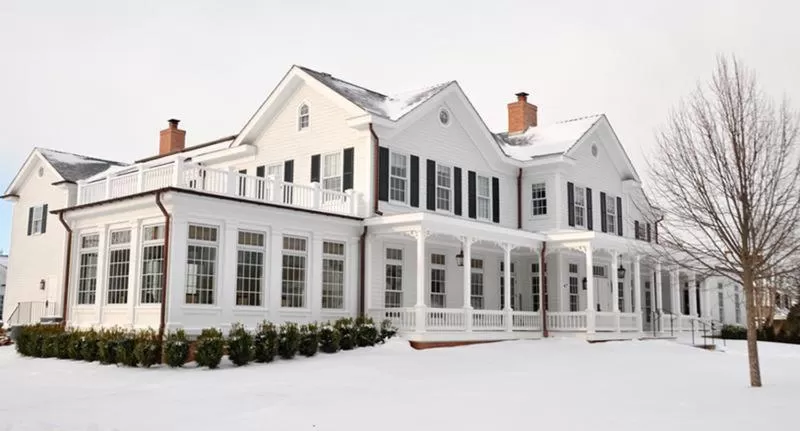 Facade/entrance in The Quogue Club