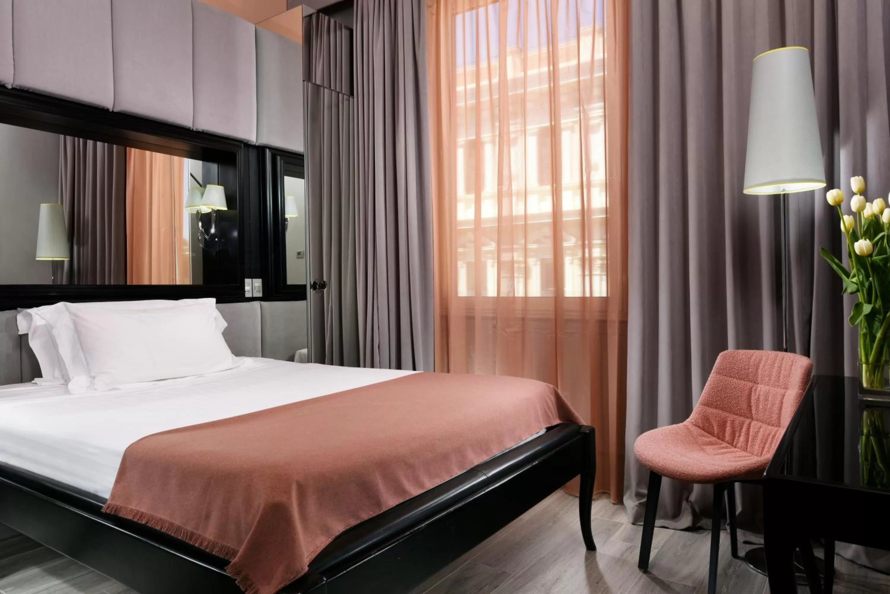 Bedroom, Bed in Leon's Place Hotel In Rome