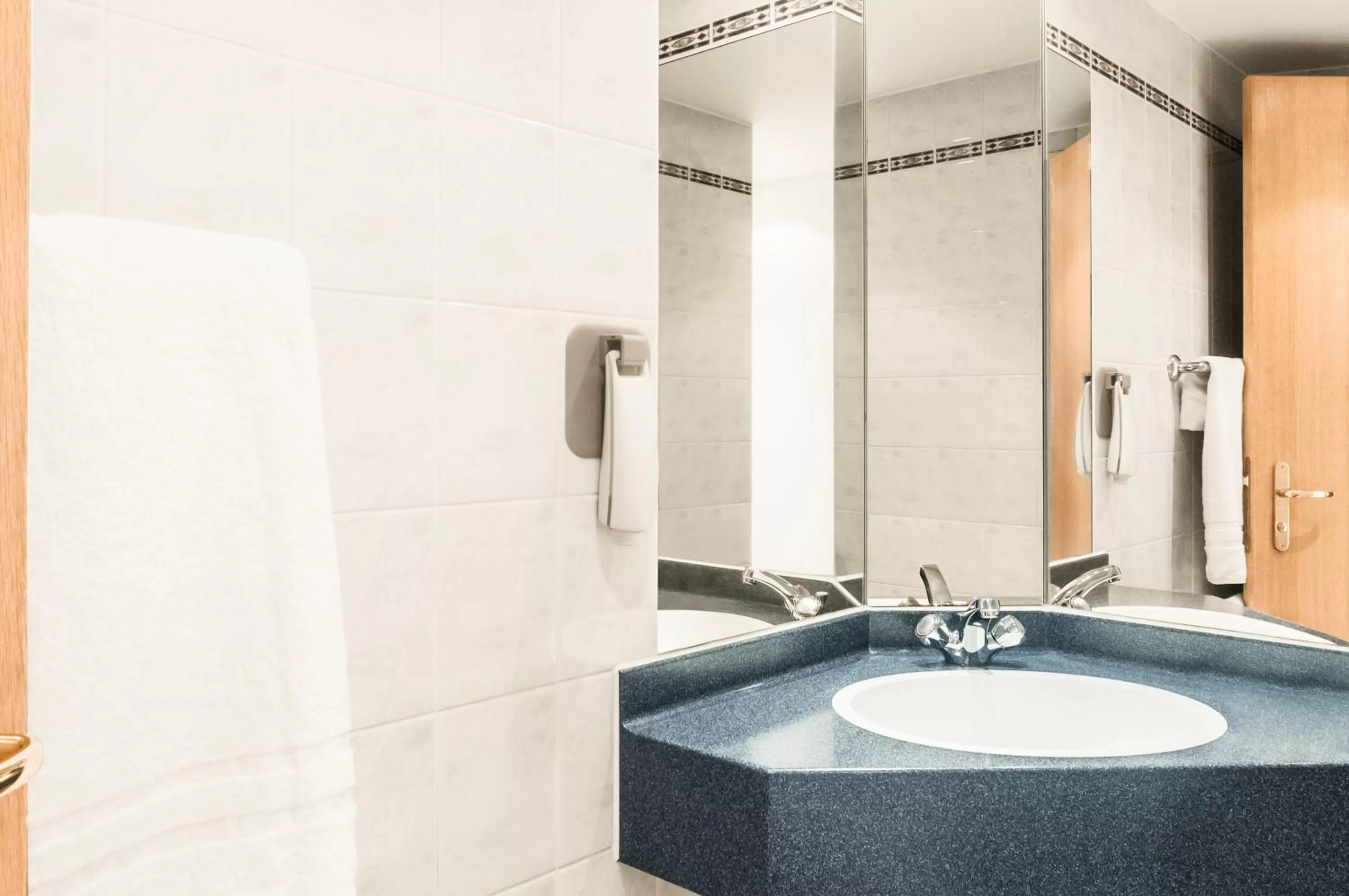 Bathroom in ibis Chesterfield North - Barlborough