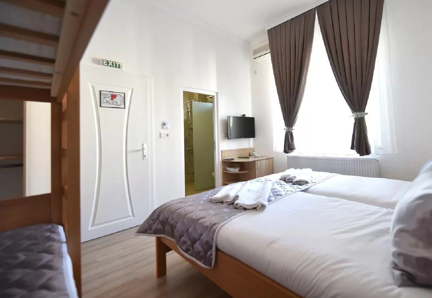 Bed in Villa Nina Hotel & Lounge bar