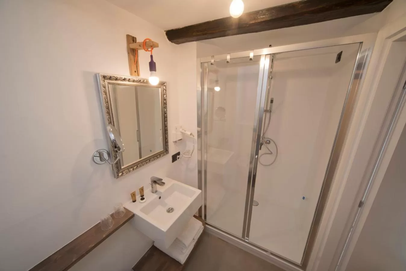 Bathroom in Sir Thomas Bed and More