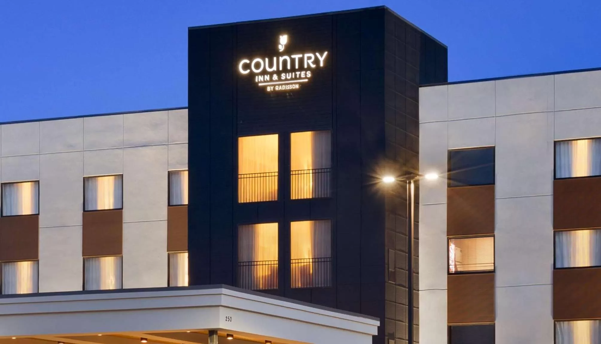 Property building in Country Inn & Suites by Radisson, Garden City, KS
