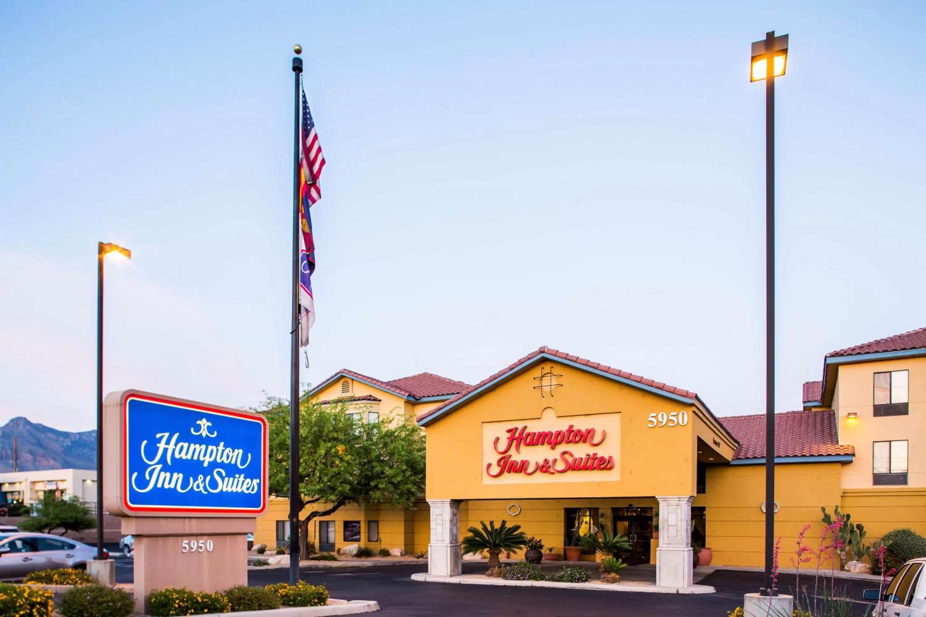 Property building in Hampton Inn & Suites Tucson Mall