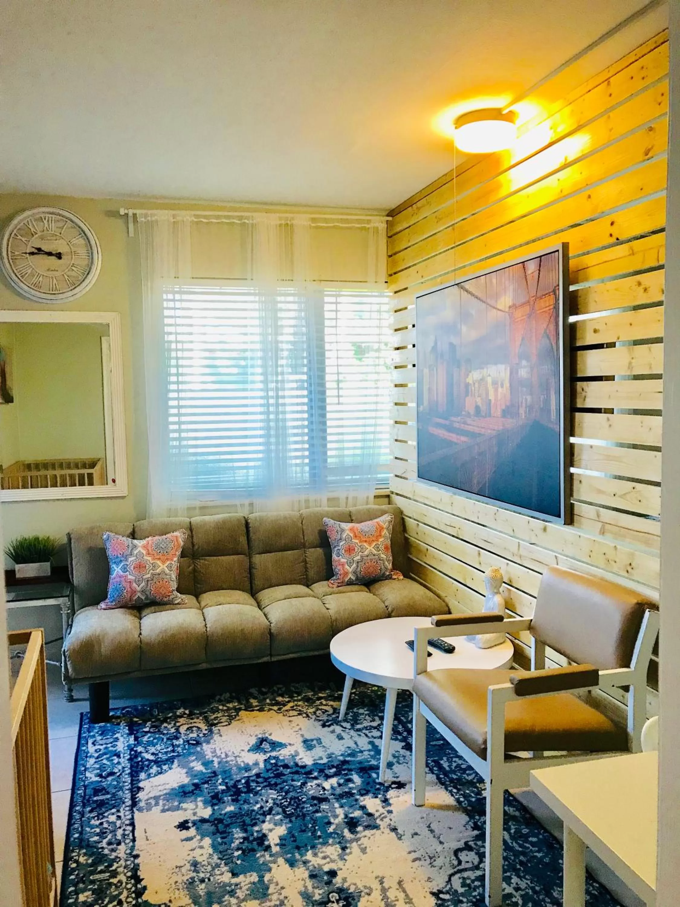 Living room in Hollywood Light Haven Lodge