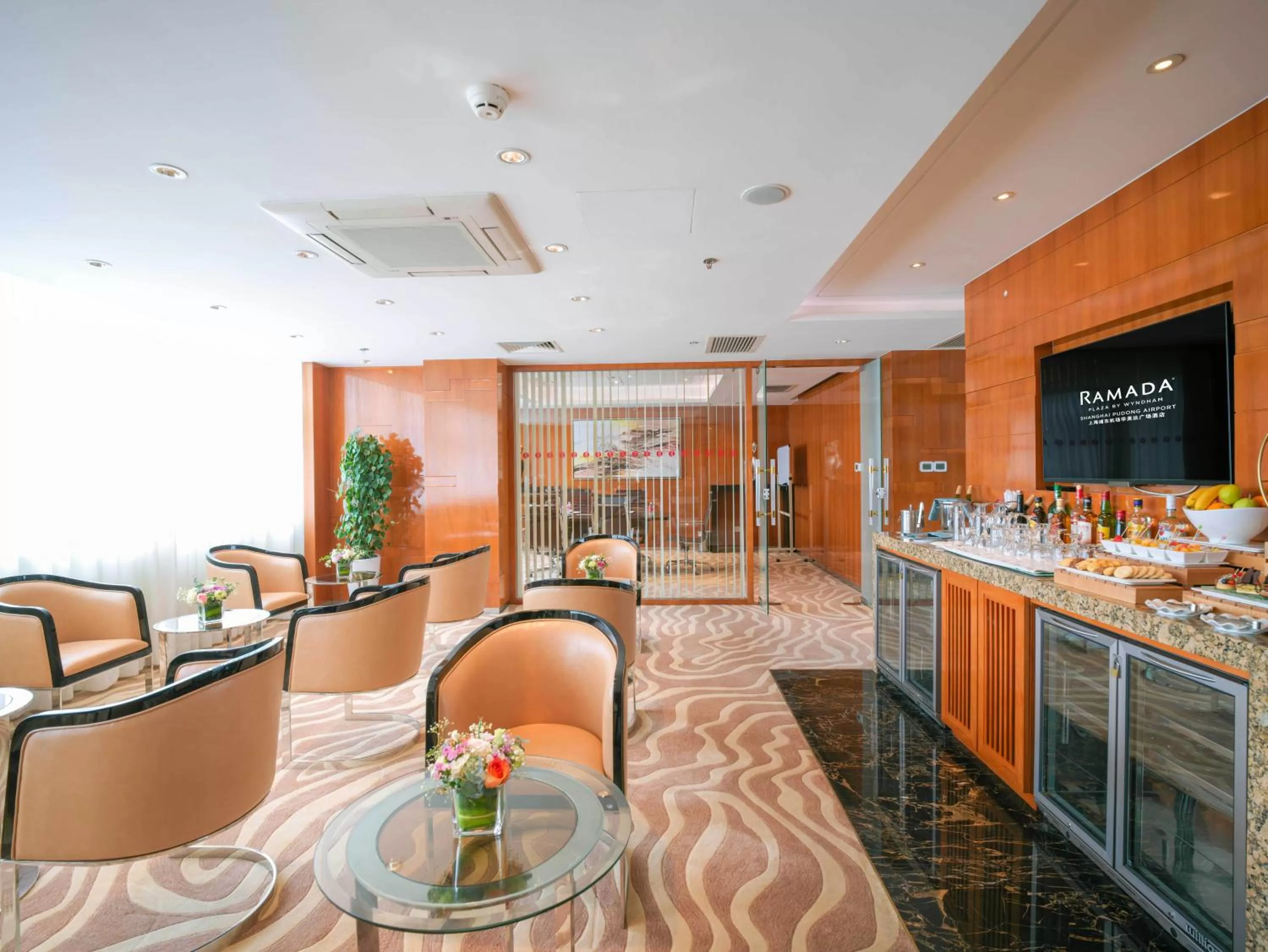 Restaurant/places to eat in Ramada Plaza Shanghai Pudong Airport