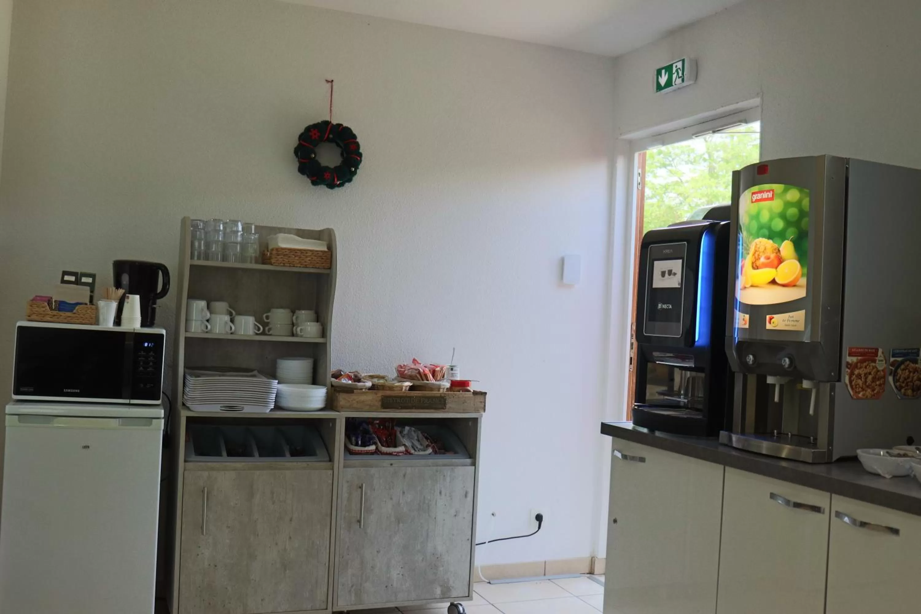 Buffet breakfast in Hôtel Lémand Lyon Est - Villefontaine