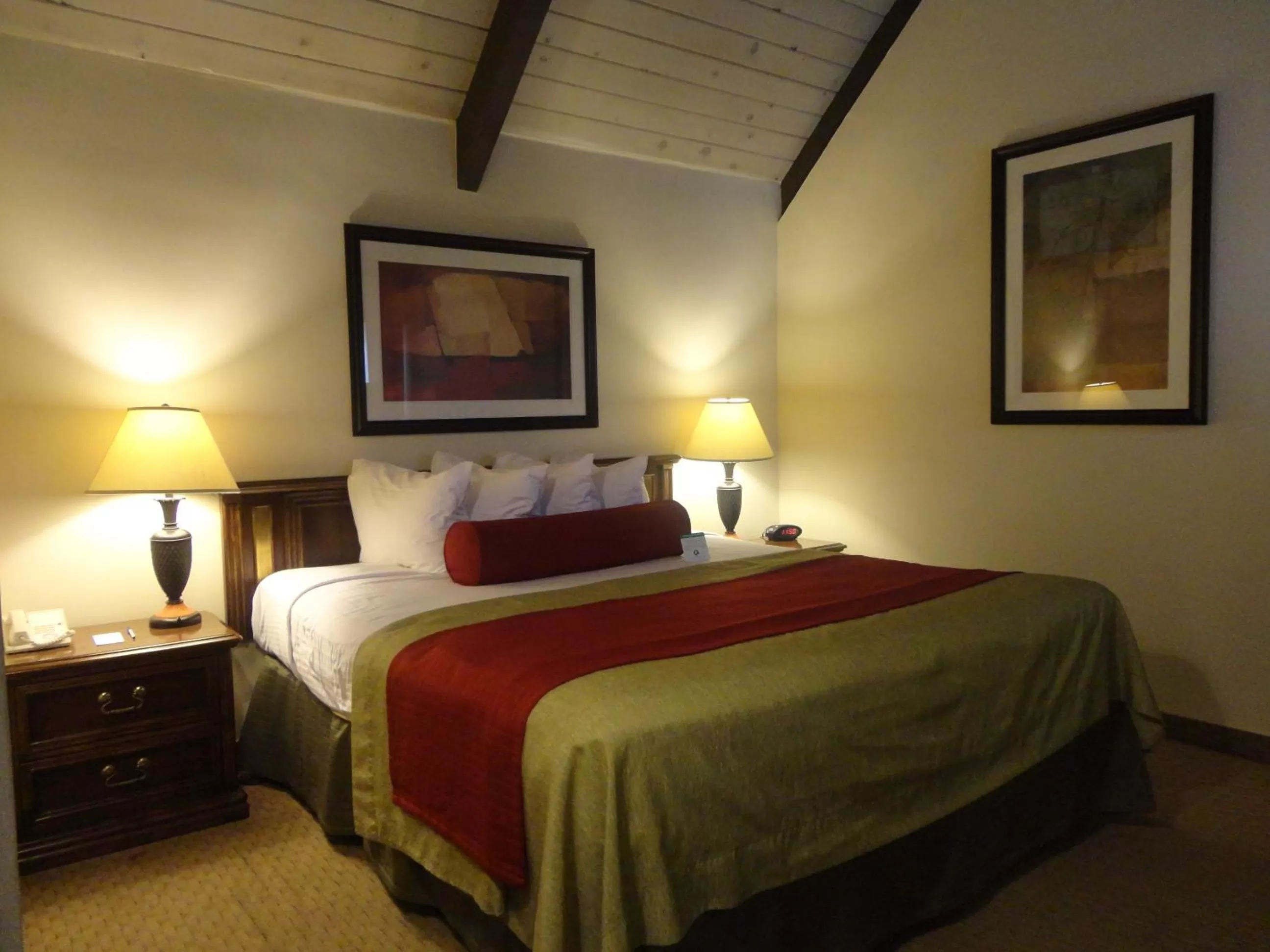 Bedroom, Bed in Mikado Hotel