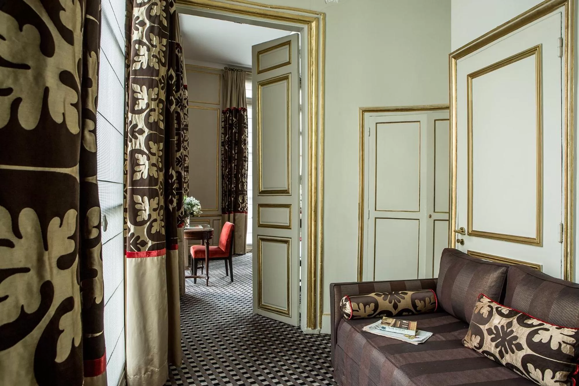 Photo of the whole room in Hôtel Mansart - Esprit de France