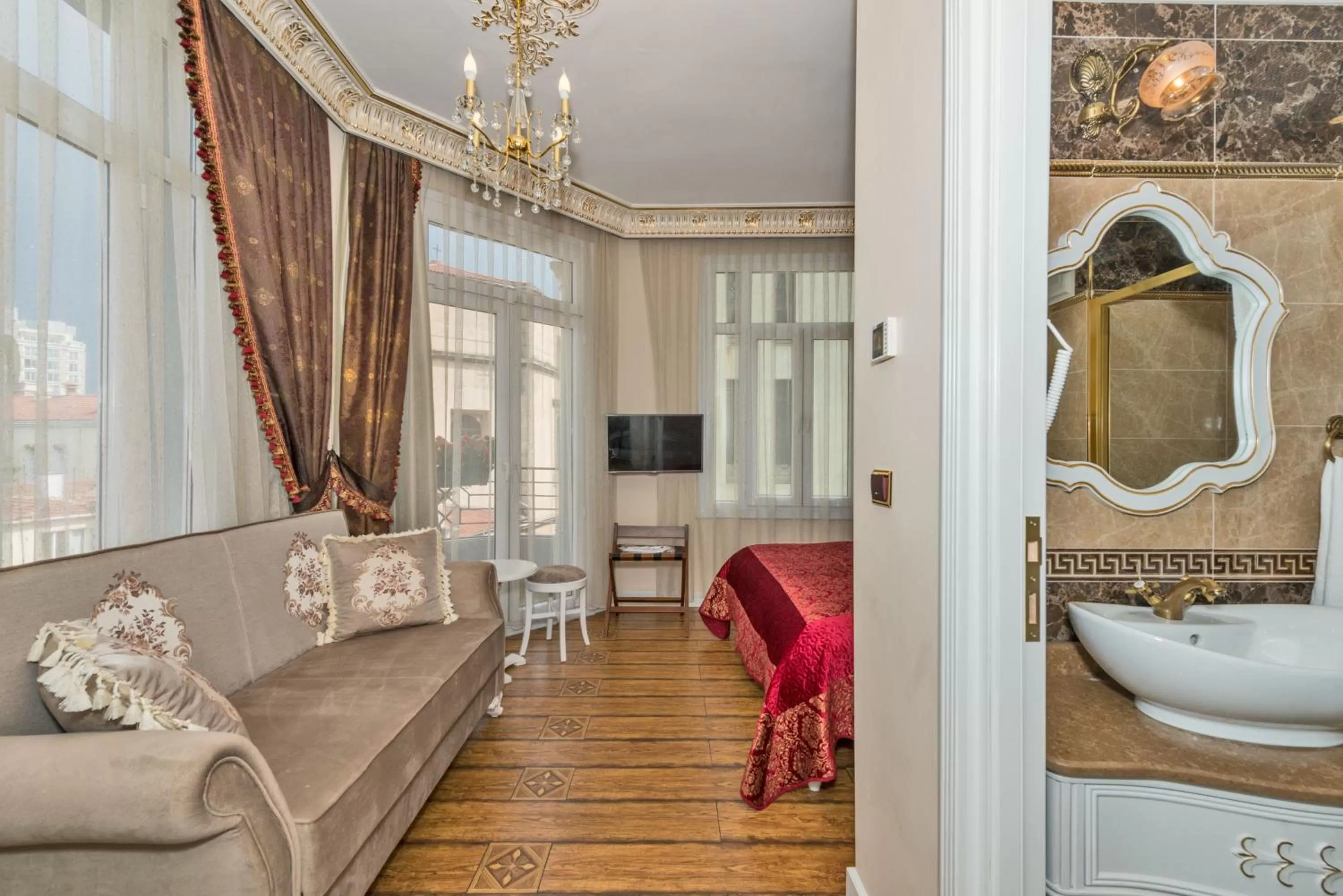 Photo of the whole room in IQ Hotel